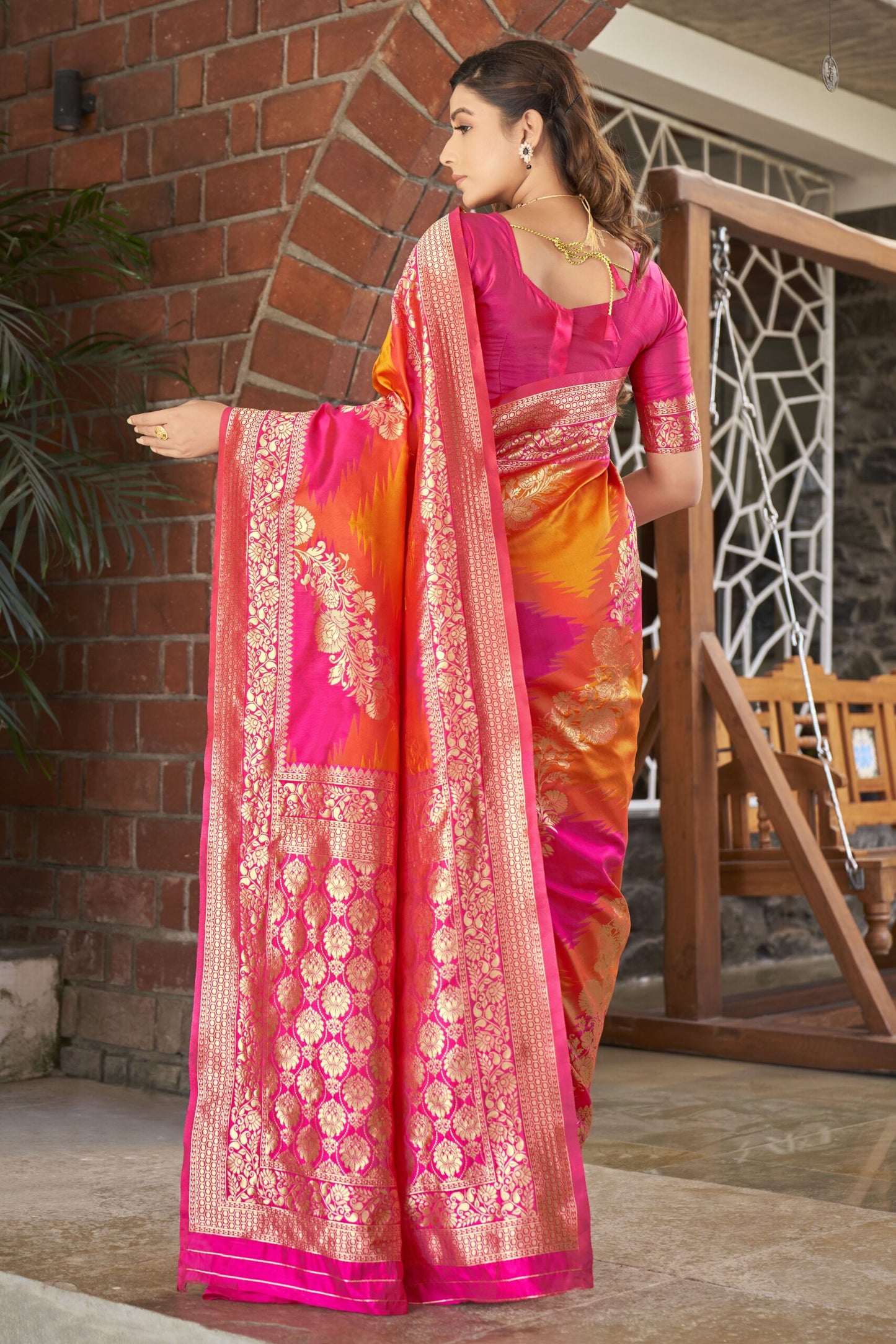 ZEEKHAWoven Banarasi Jacquard Silk Dual Color Laheriya Saree (Pink-Orange)-ZSEIELK01