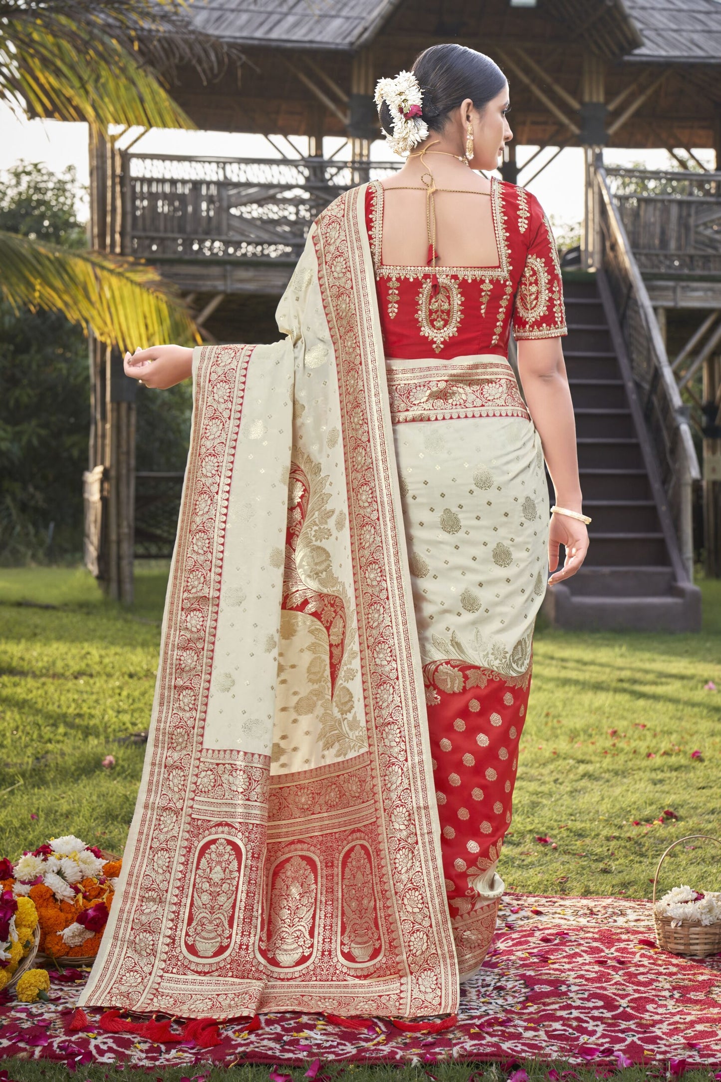 ZEEKHA Woven Kanjivaram Jacquard Silk Dual Color Withe Embroidery Work blouse Saree (Red-cream)-ZSEIELK01