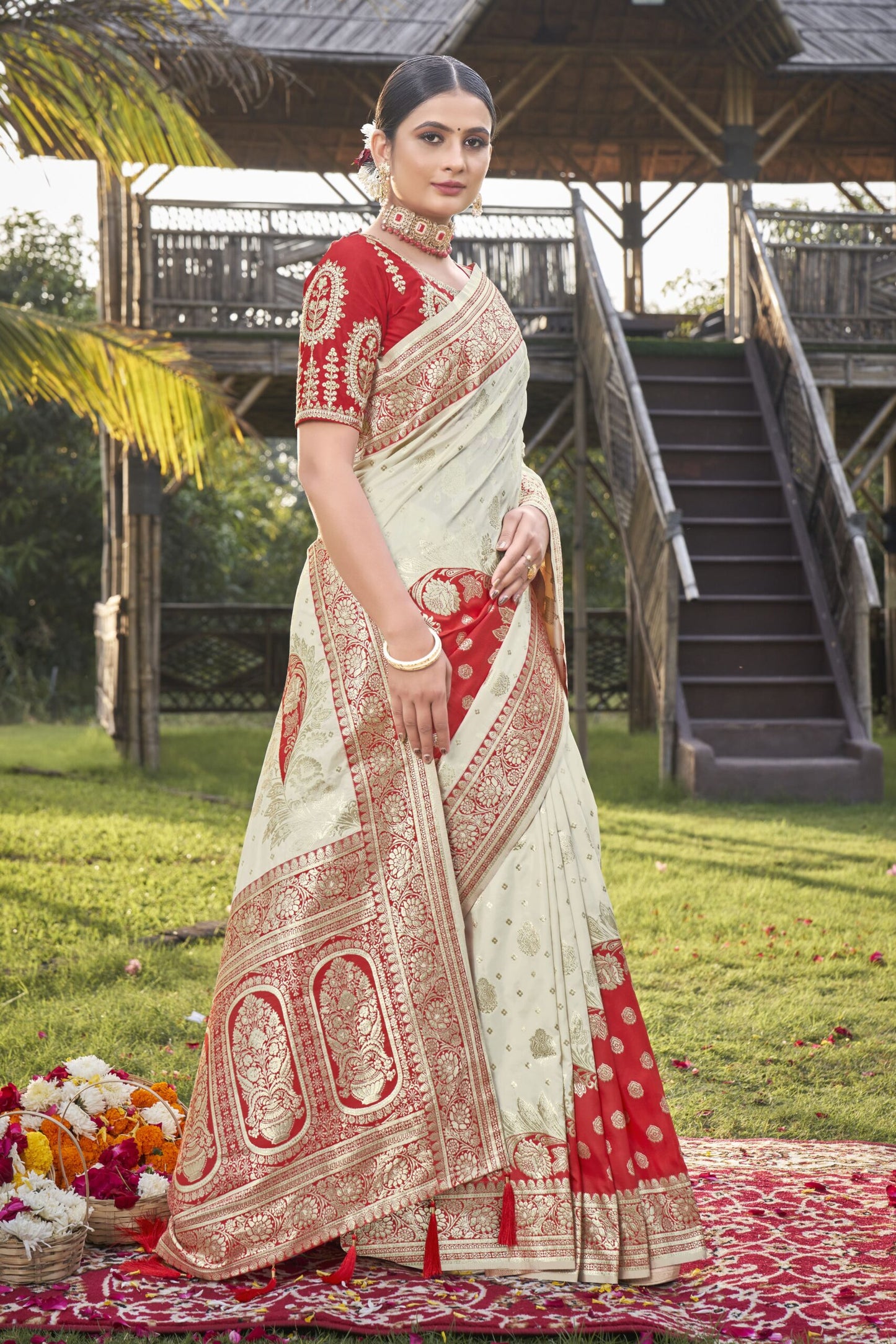 ZEEKHA Woven Kanjivaram Jacquard Silk Dual Color Withe Embroidery Work blouse Saree (Red-cream)-ZSEIELK01