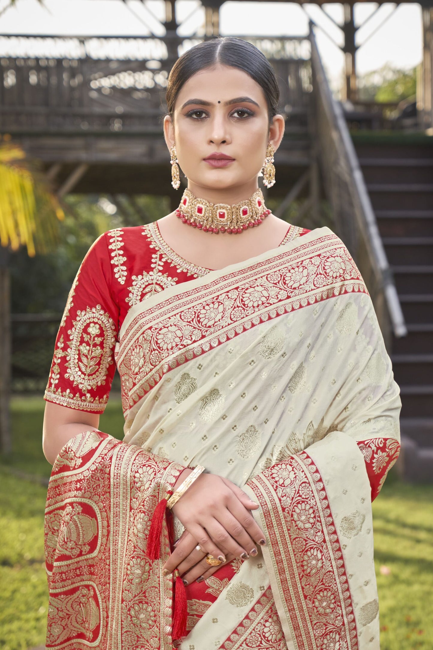 ZEEKHA Woven Kanjivaram Jacquard Silk Dual Color Withe Embroidery Work blouse Saree (Red-cream)-ZSEIELK01