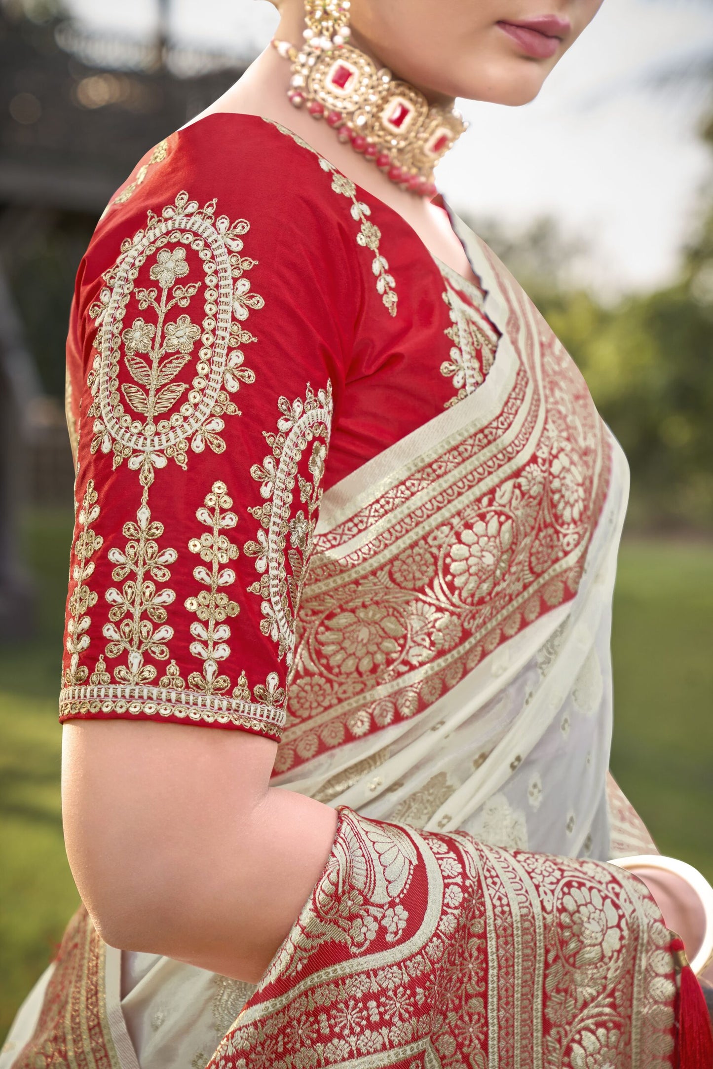 ZEEKHA Woven Kanjivaram Jacquard Silk Dual Color Withe Embroidery Work blouse Saree (Red-cream)-ZSEIELK01