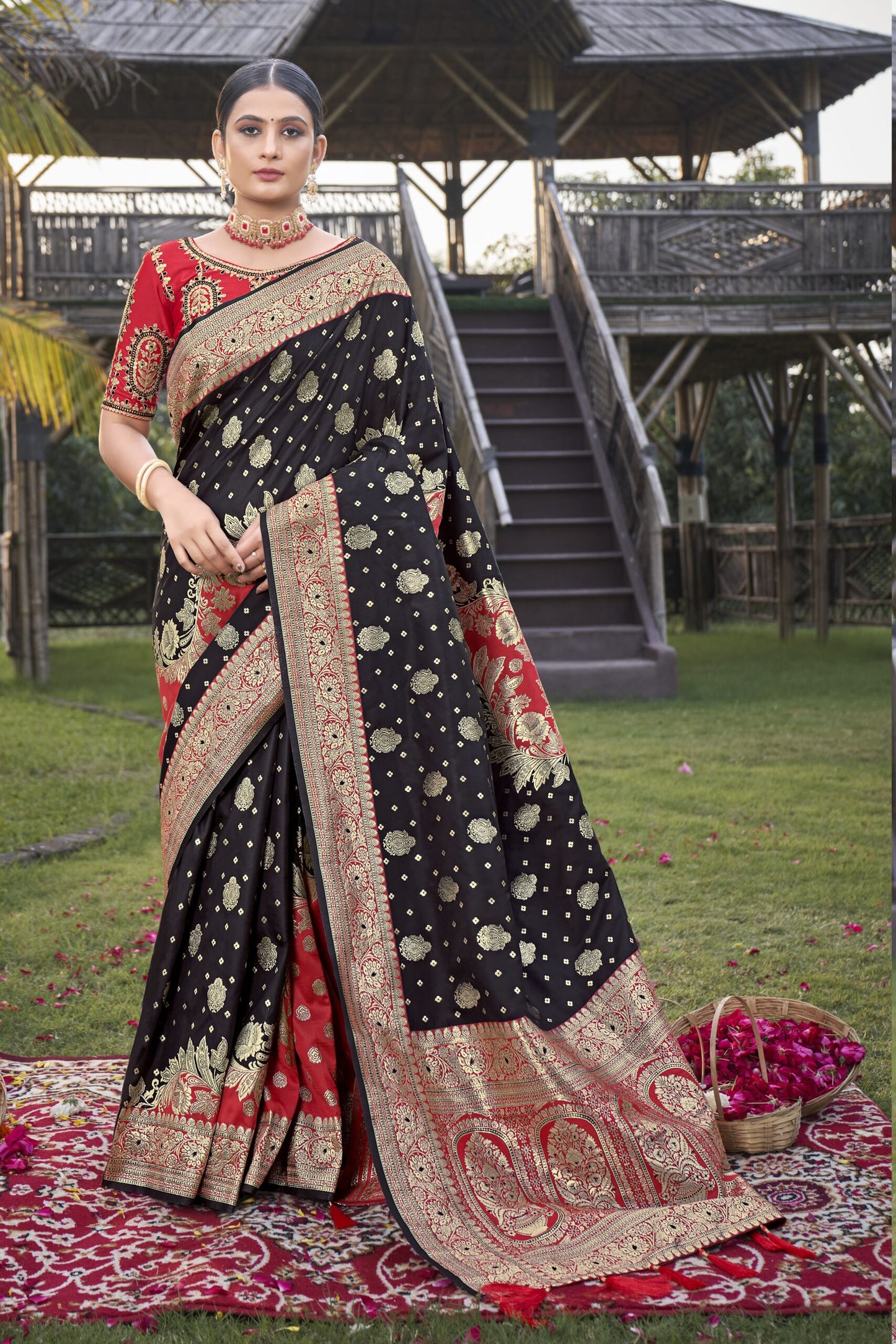 ZEEKHA Woven Kanjivaram Jacquard Silk Dual Color Withe Embroidery Work blouse Saree (Black)-ZSEIELK01