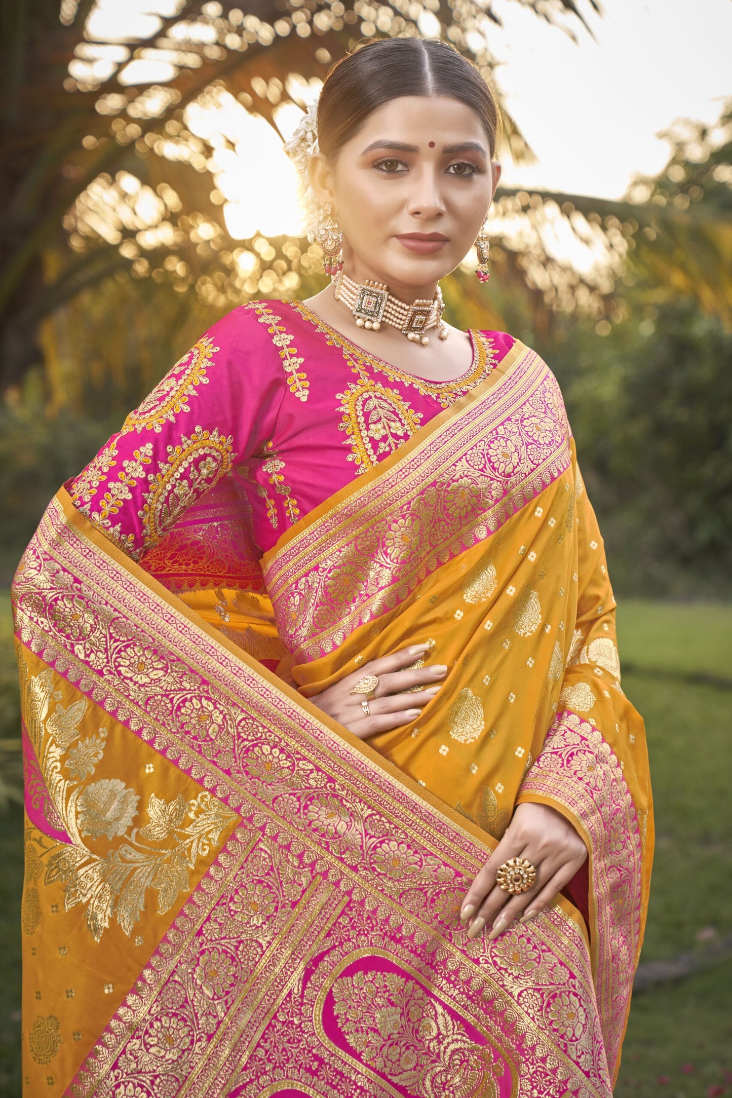 ZEEKHA Woven Kanjivaram Jacquard Silk Dual Color Withe Embroidery Work blouse Saree (Mustard)-ZSEIELK01