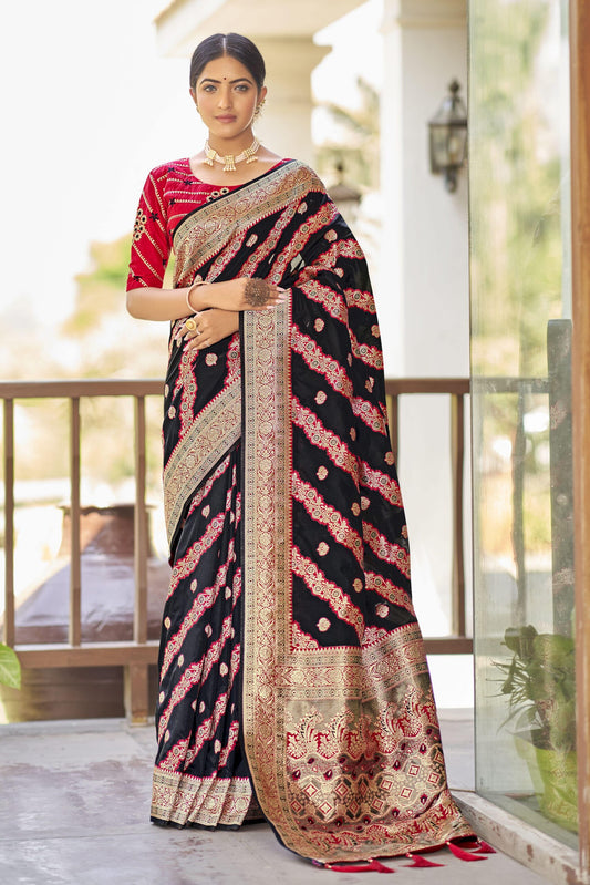 ZEEKHA Woven Kanjivaram Jacquard Silk Withe Embroidery Work blouse Saree (Black)-ZSEIELK01