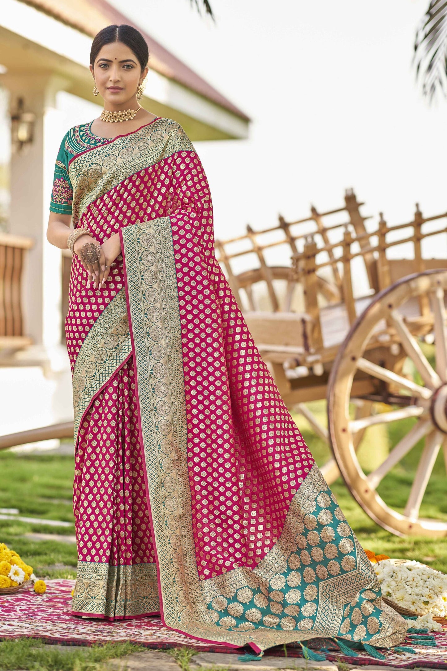 ZEEKHA Woven Kanjivaram Jacquard Withe Embroidery Work blouse  Saree  (Pink)-ZSEIELK01