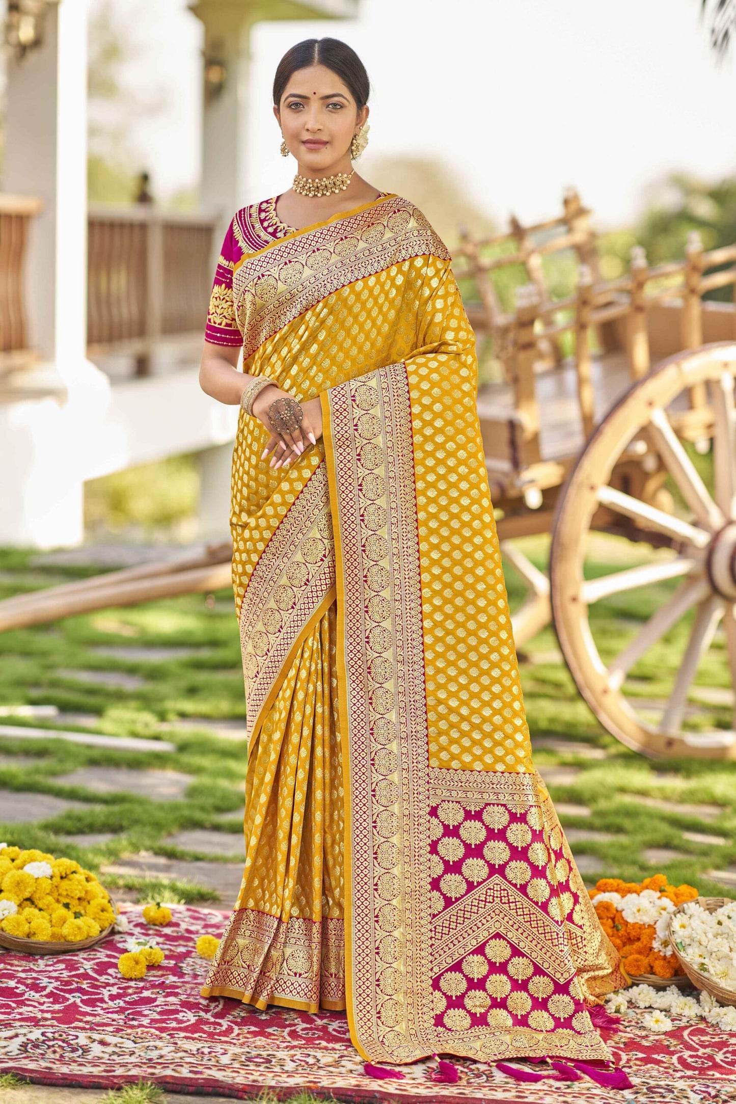 ZEEKHA Woven Kanjivaram Jacquard Silk Withe Embroidery Work blouse Saree  (Yellow)-ZSEIELK01