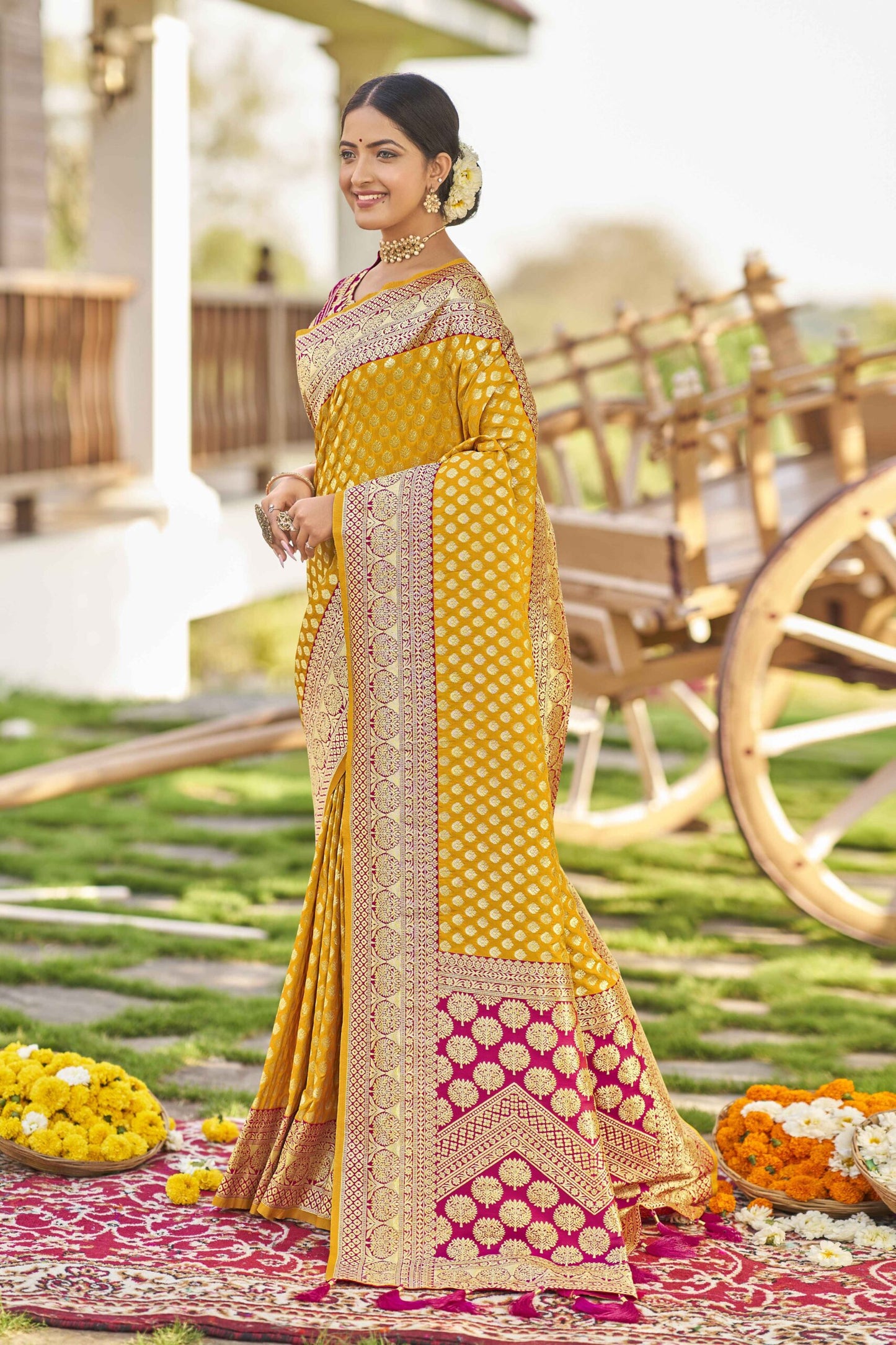 ZEEKHA Woven Kanjivaram Jacquard Silk Withe Embroidery Work blouse Saree  (Yellow)-ZSEIELK01