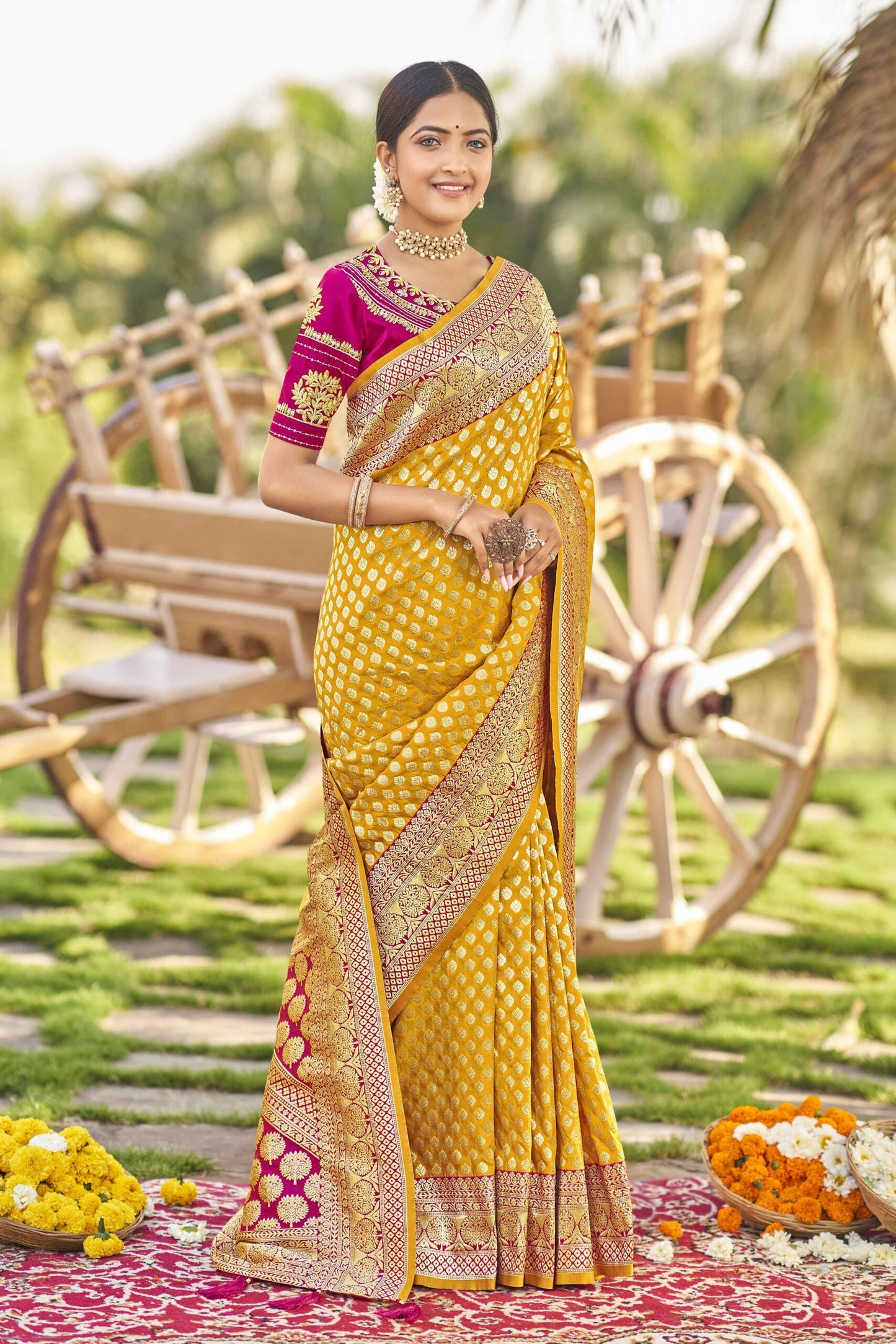 ZEEKHA Woven Kanjivaram Jacquard Silk Withe Embroidery Work blouse Saree  (Yellow)-ZSEIELK01