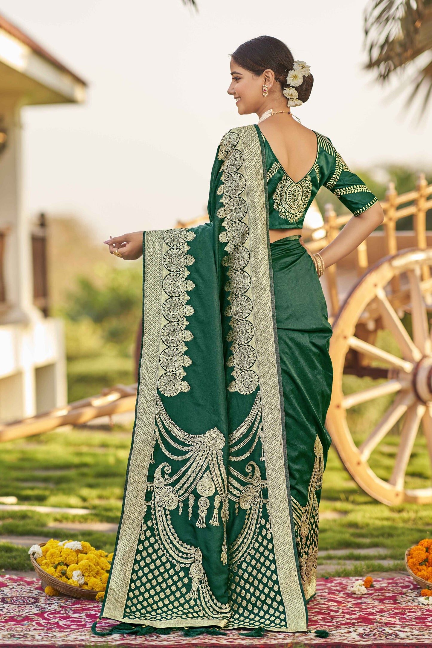 ZEEKHA Woven Banarasi Jacquard Withe Embroidery Work blouse  Saree  (Green)-ZSEIELK01