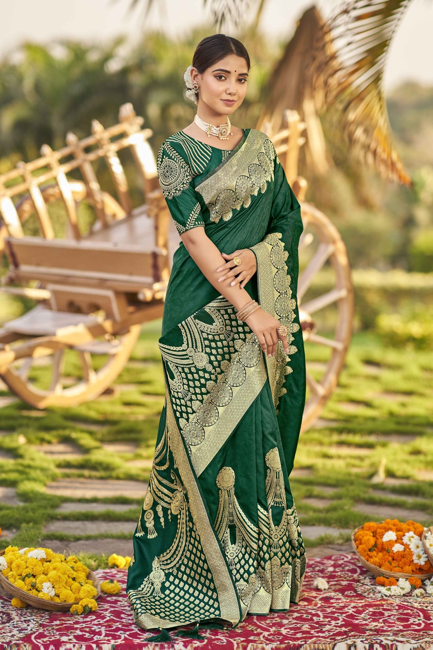 ZEEKHA Woven Banarasi Jacquard Withe Embroidery Work blouse  Saree  (Green)-ZSEIELK01