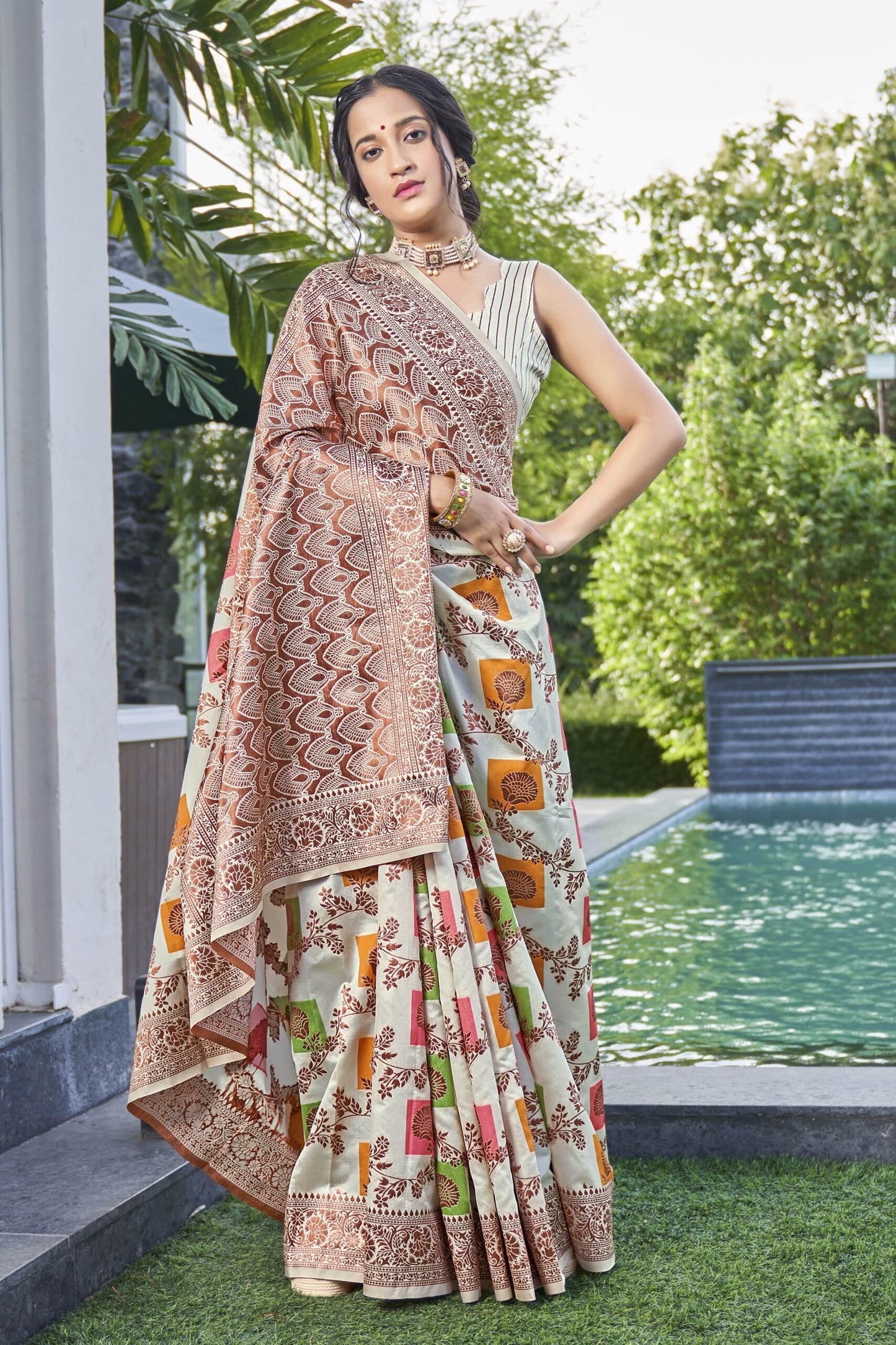 ZEEKHA Woven Banarasi Jacquard Saree  (Beige)-ZSEIELK01