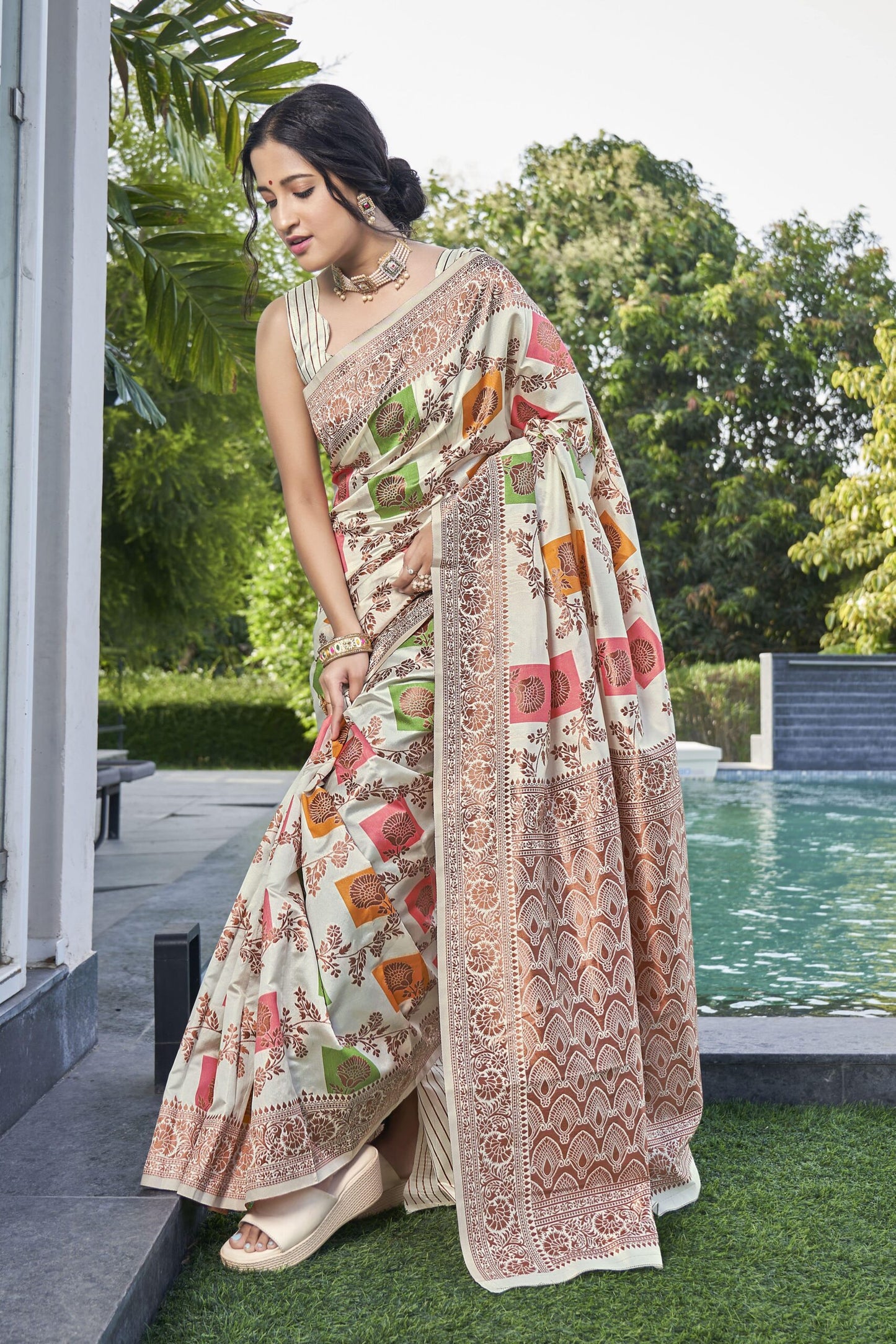 ZEEKHA Woven Banarasi Jacquard Saree  (Beige)-ZSEIELK01