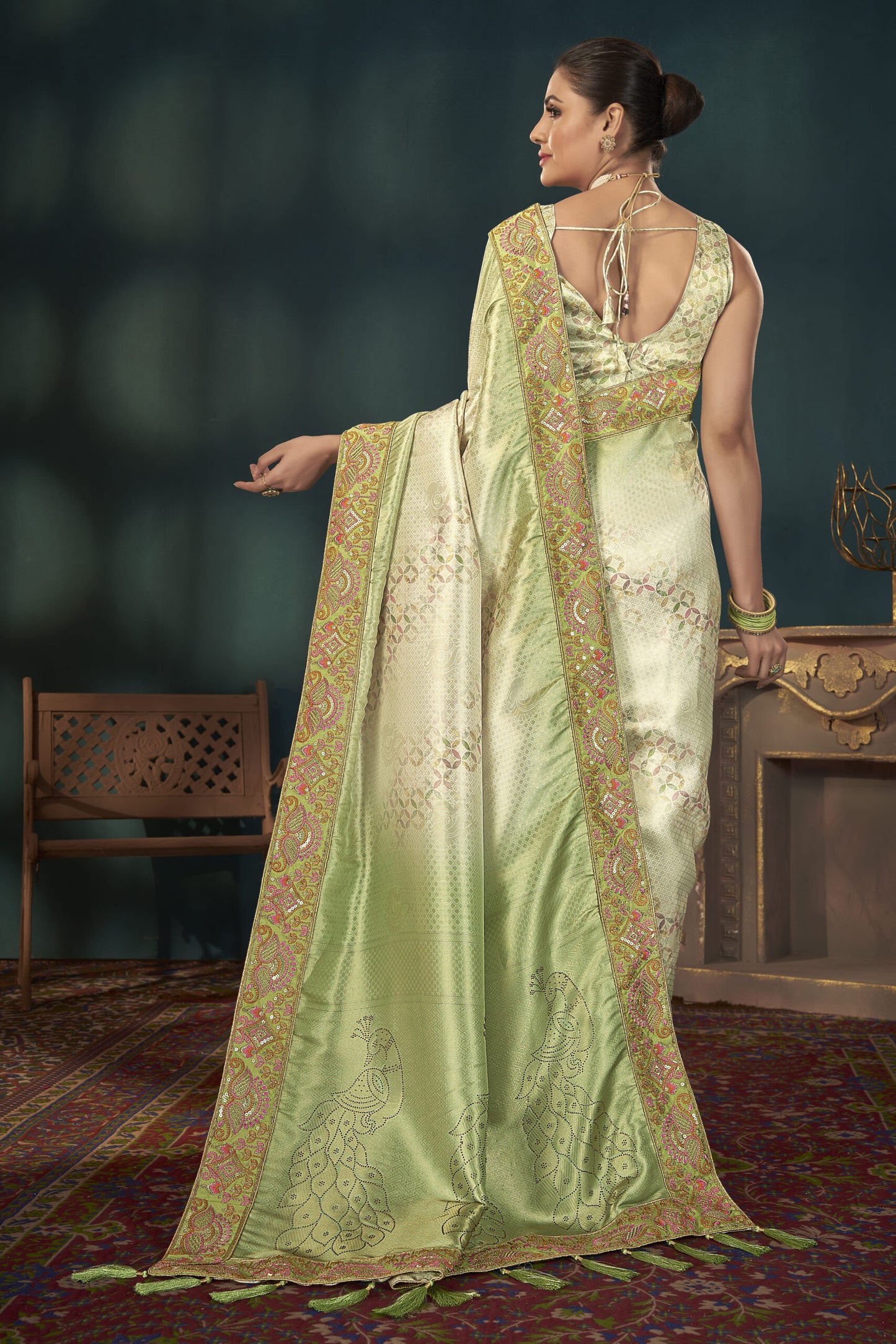 ZEEKHA Woven Banarasi Silk Blend Saree  (Light Green)-ZSEIELK01