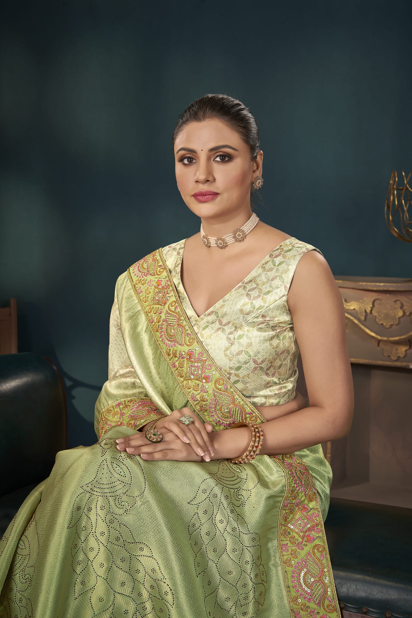 ZEEKHA Woven Banarasi Silk Blend Saree  (Light Green)-ZSEIELK01