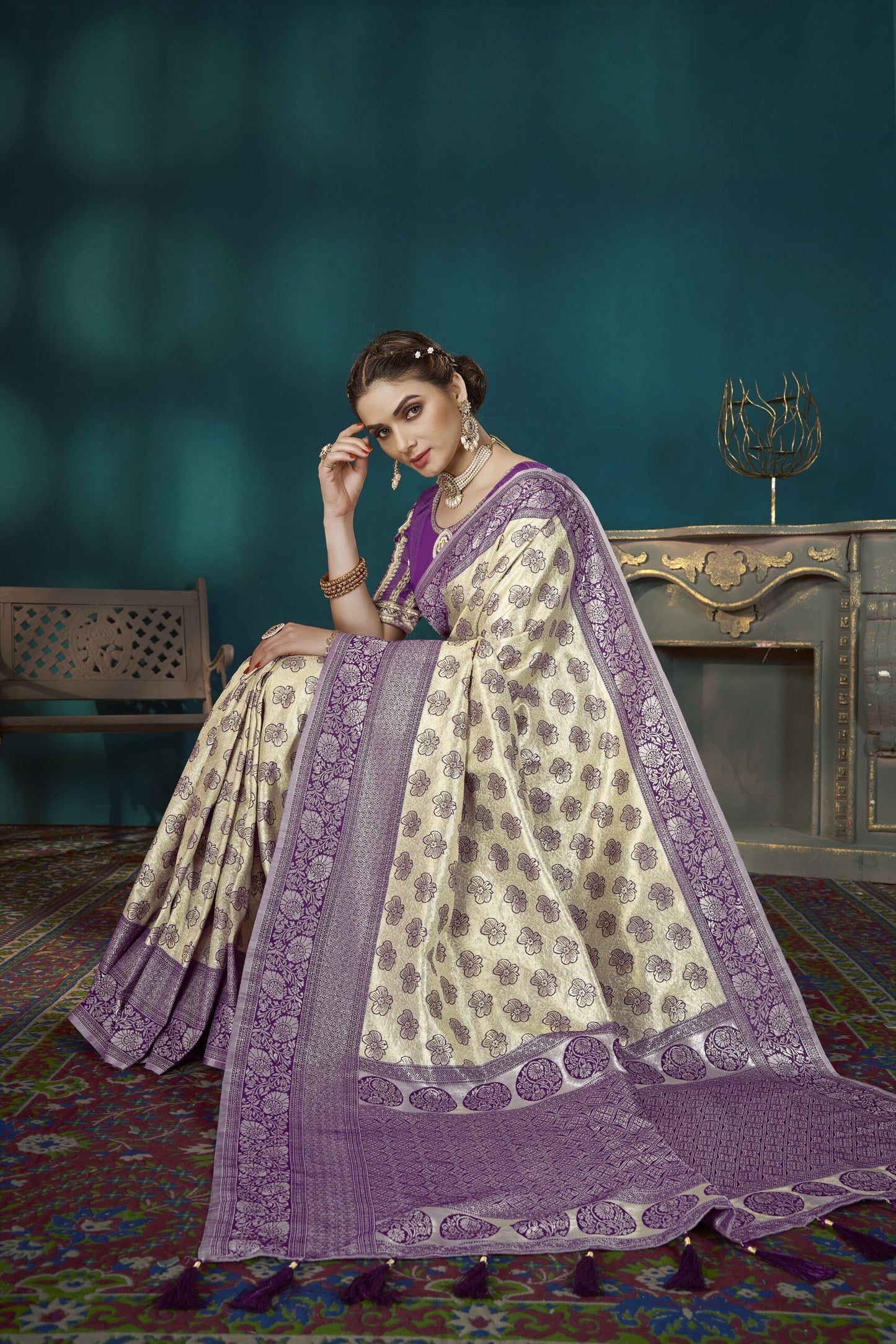 ZEEKHA Woven Banarasi Silk Saree  (Purple)-ZSEIELK01