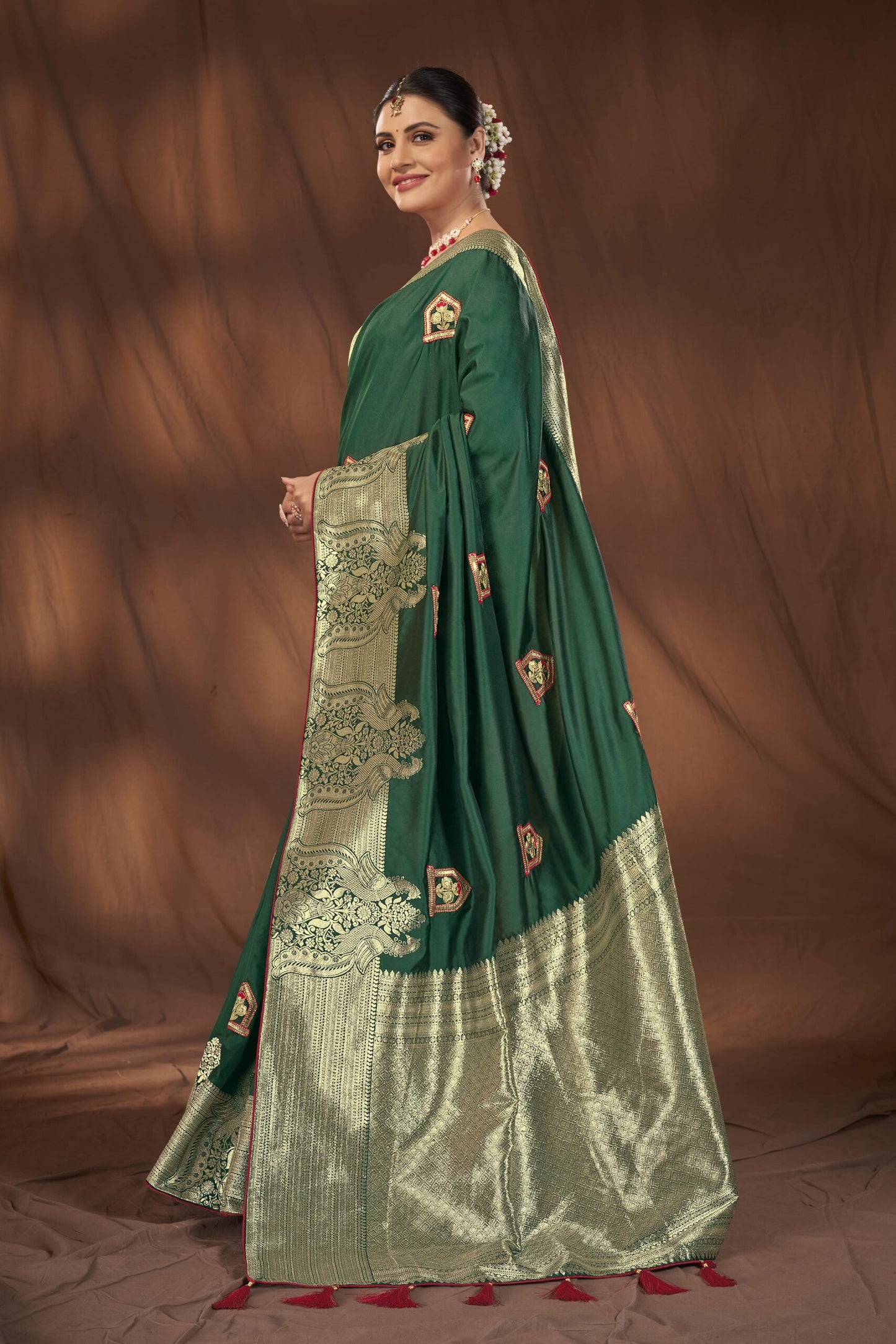 ZEEKHA Woven Banarasi Silk Withe Embroidery Work Saree  (Green)-ZSEIELK01