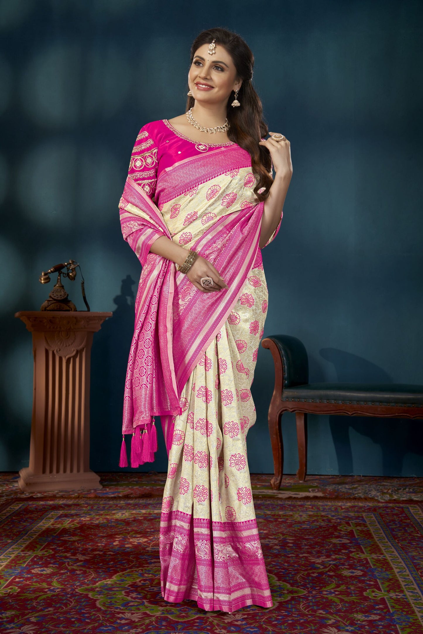 ZEEKHA Woven Banarasi Silk Withe Embroidery Work blouse  Saree  (Pink)-ZSEIELK01