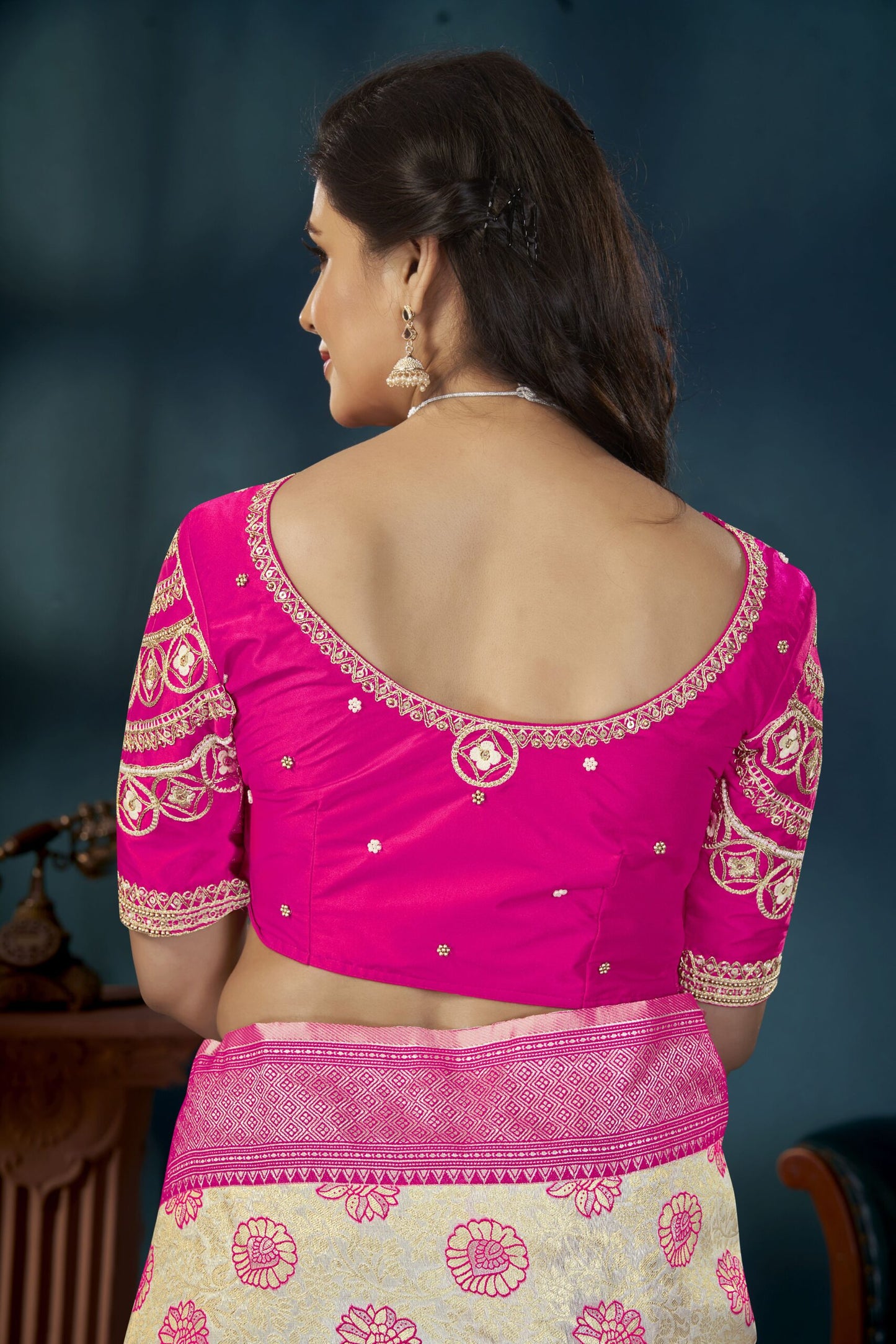 ZEEKHA Woven Banarasi Silk Withe Embroidery Work blouse  Saree  (Pink)-ZSEIELK01