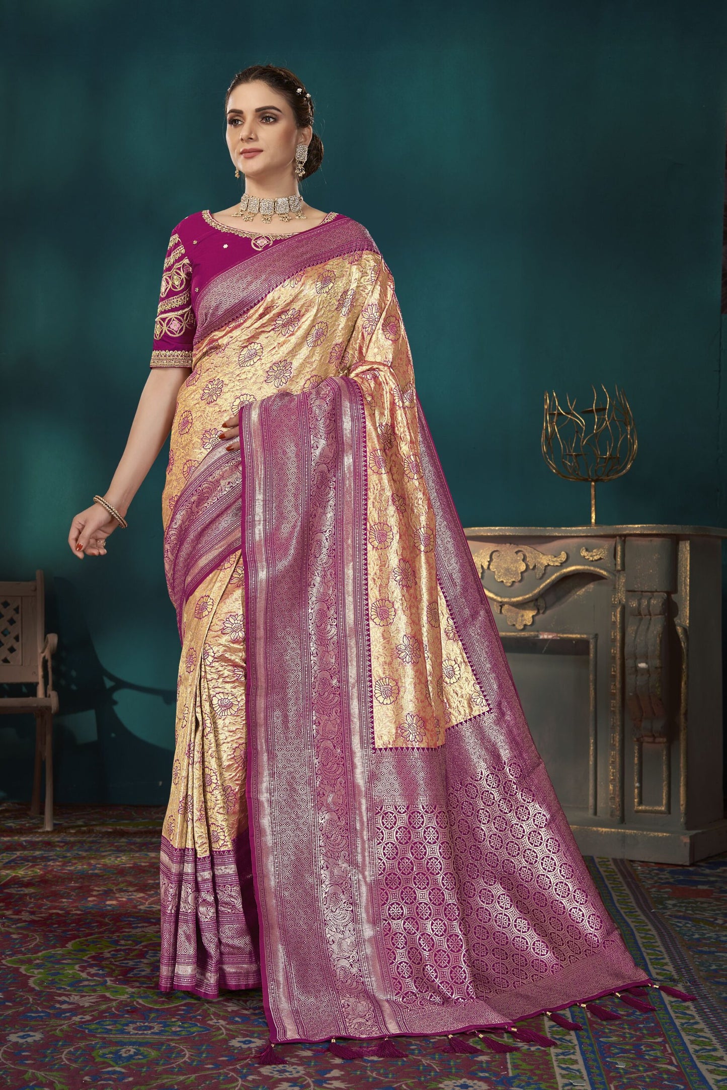 ZEEKHA Woven Banarasi Silk Withe Embroidery Work blouse  Saree  (Maroon)-ZSEIELK01