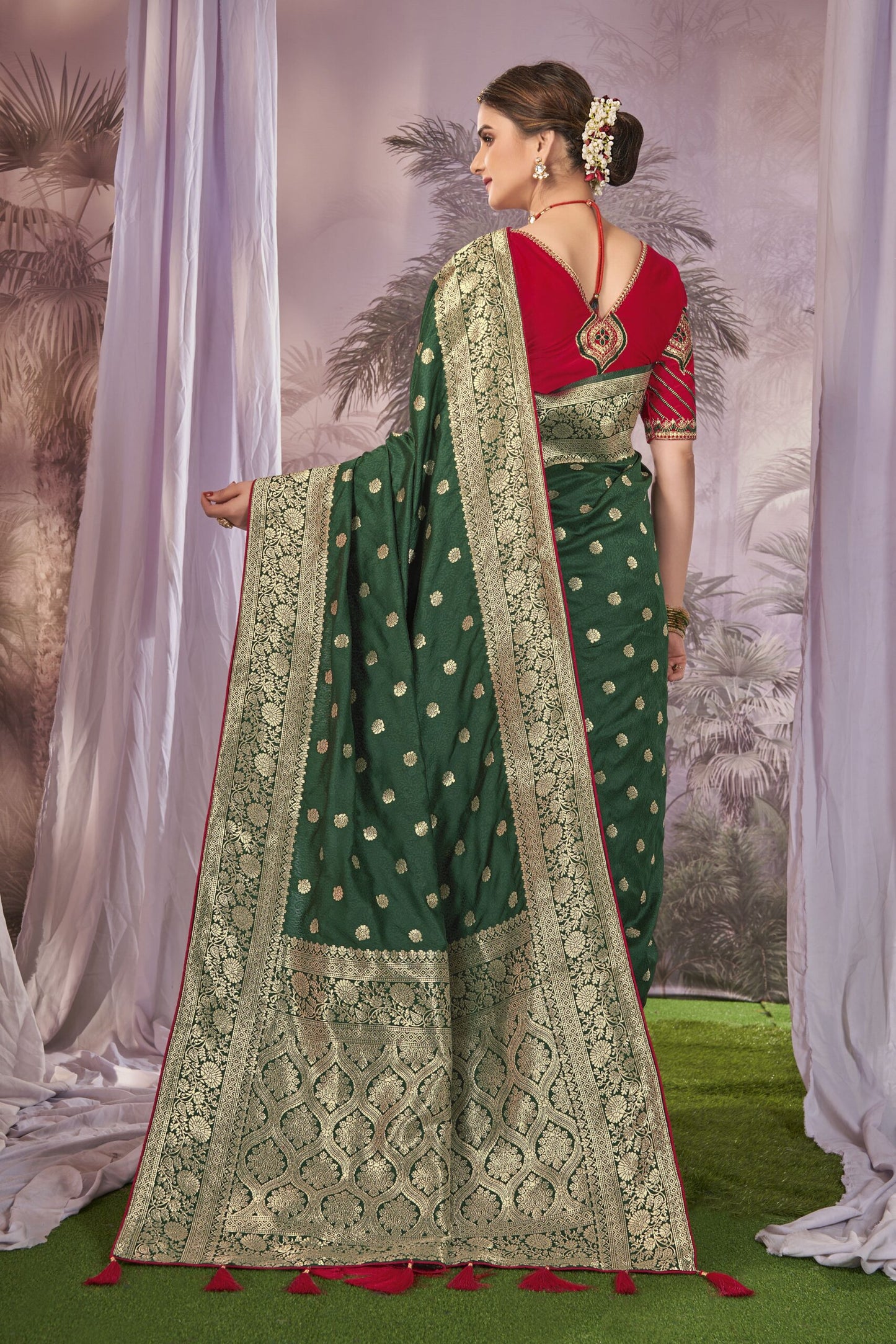 ZEEKHA Woven Banarasi Silk Withe Embroidery Work blouse  Saree  (Green)-ZSEIELK01