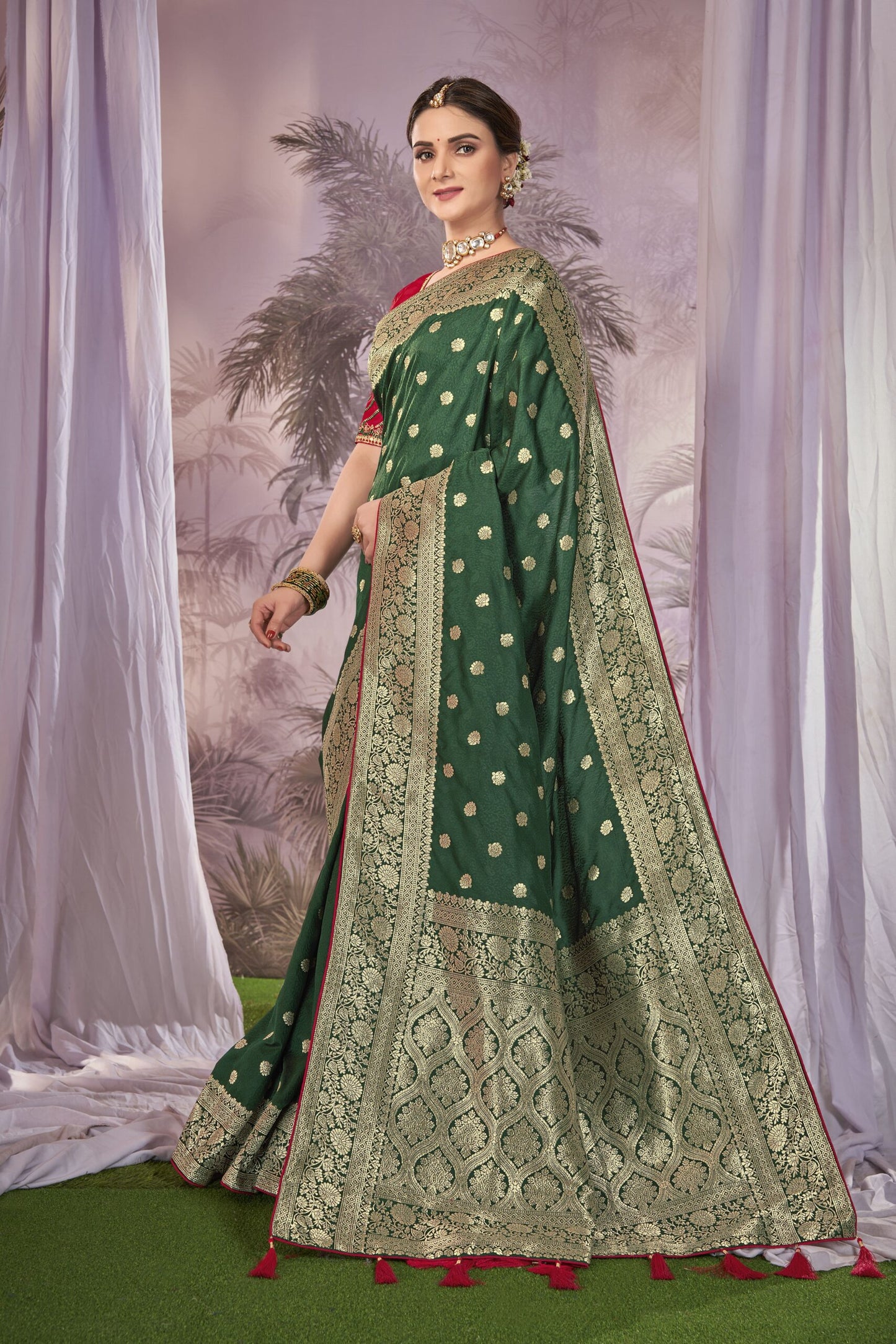 ZEEKHA Woven Banarasi Silk Withe Embroidery Work blouse  Saree  (Green)-ZSEIELK01