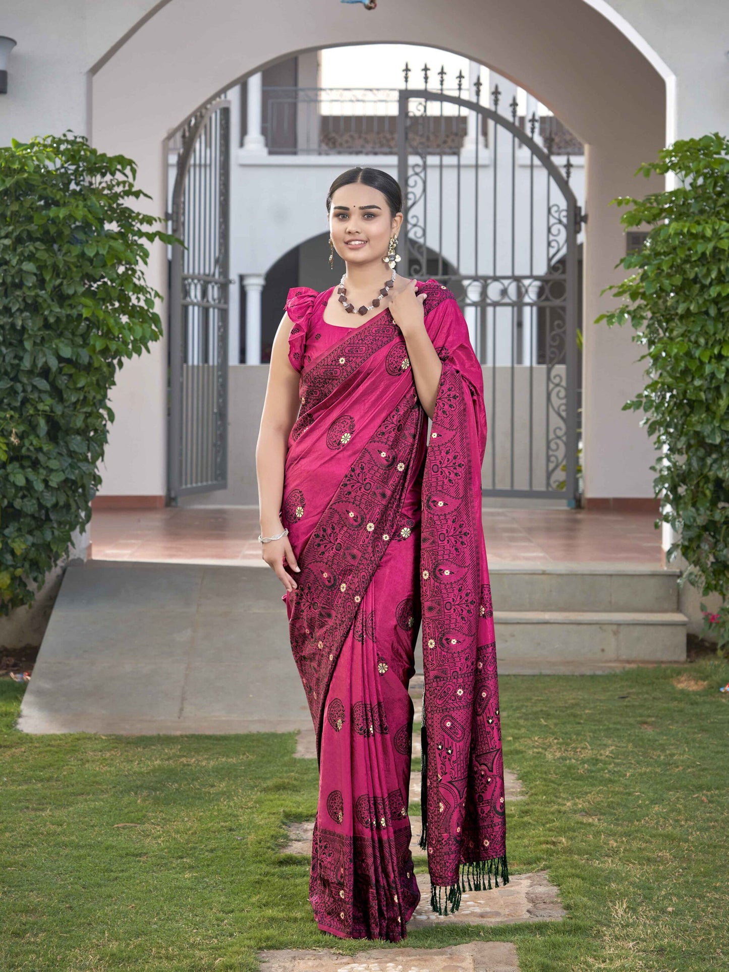 ZEEKHA Woven Jequard Nylon Dola Silk  Saree (Pink) - ZSEIELK01