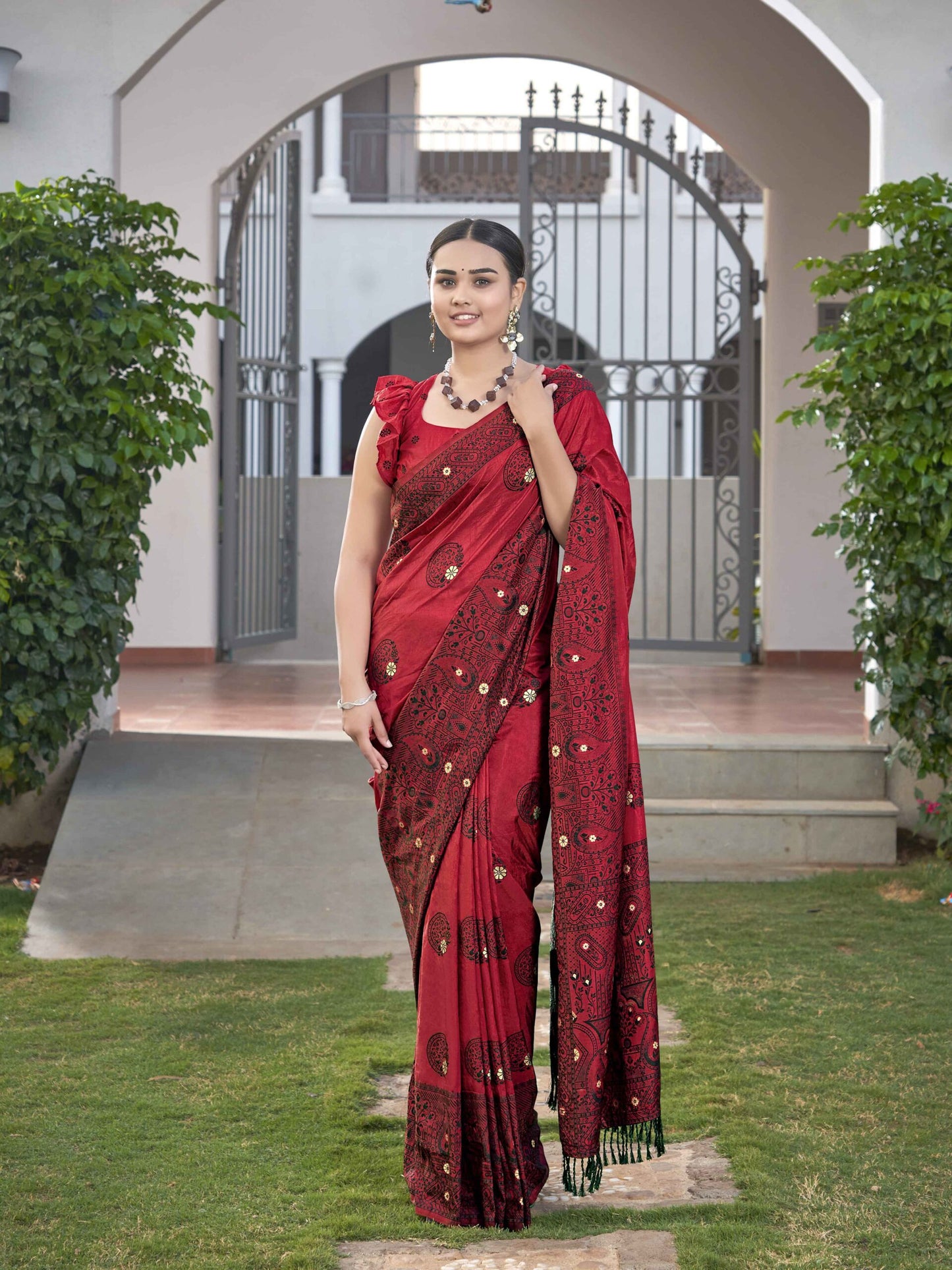 ZEEKHA Woven Jequard Nylon Dola Silk  Saree (Red) - ZSEIELK01