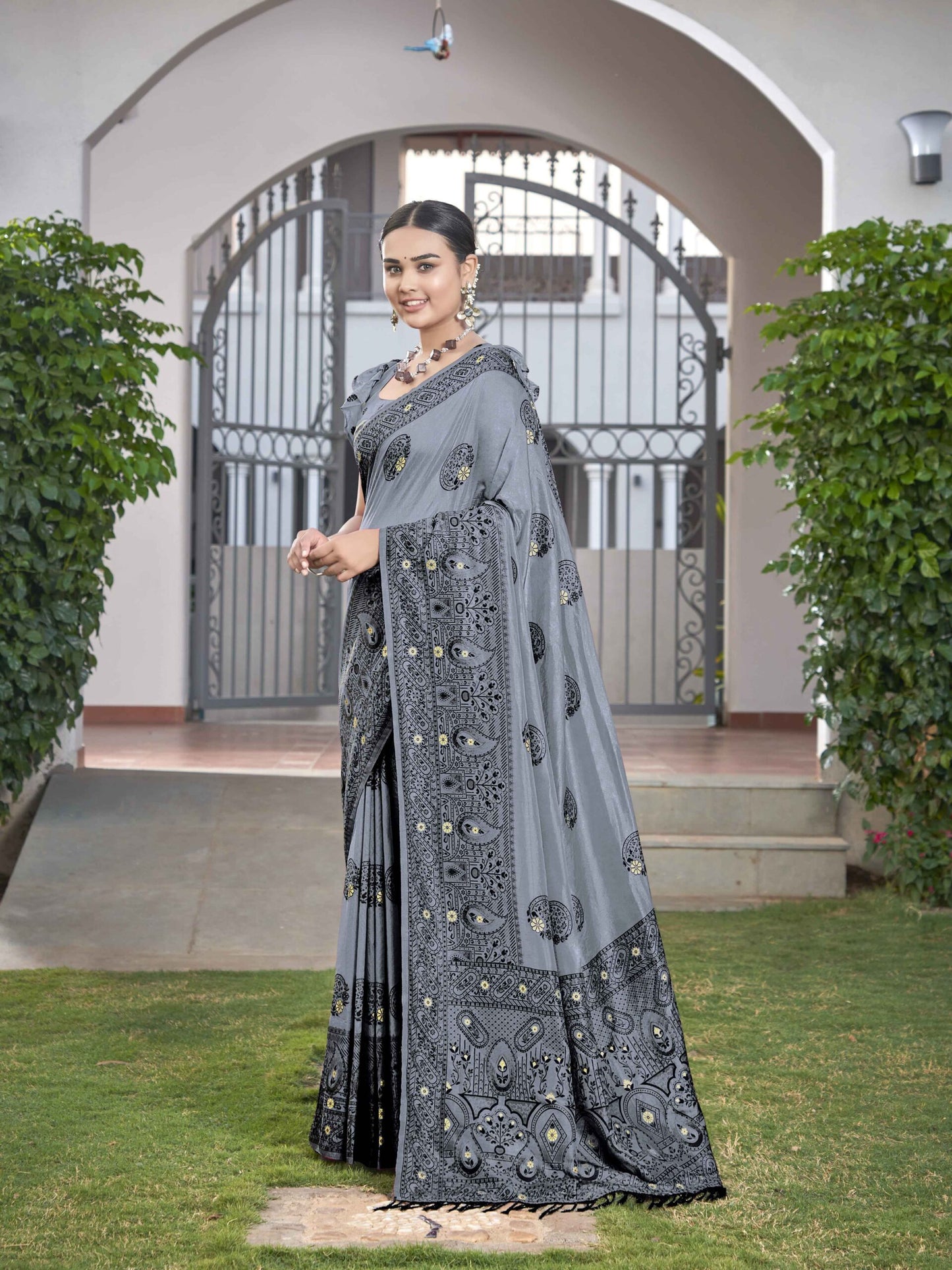 ZEEKHA Woven Jequard Nylon Dola Silk  Saree (Grey) - ZSEIELK01