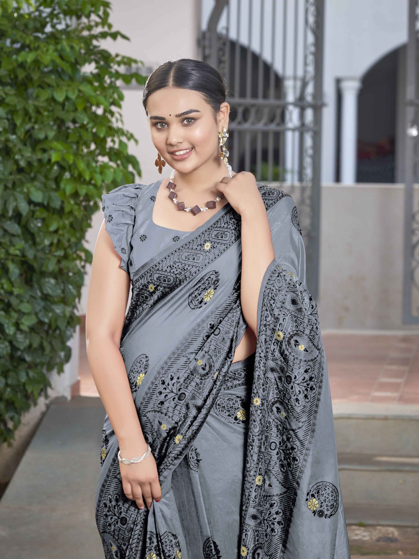 ZEEKHA Woven Jequard Nylon Dola Silk  Saree (Grey) - ZSEIELK01