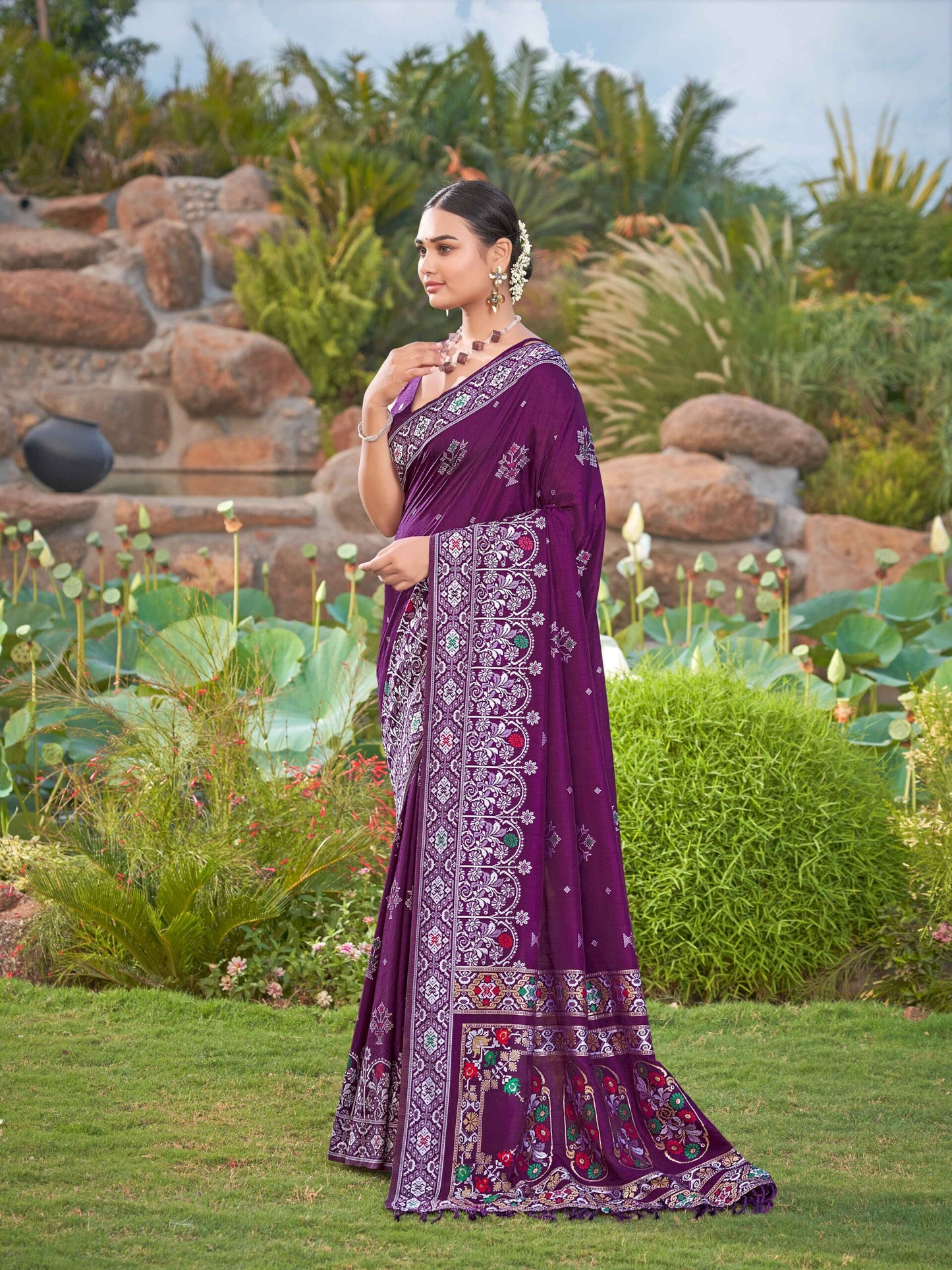 ZEEKHA Woven Jequard Nylon Dola Silk  Saree (Wine) - ZSEIELK01