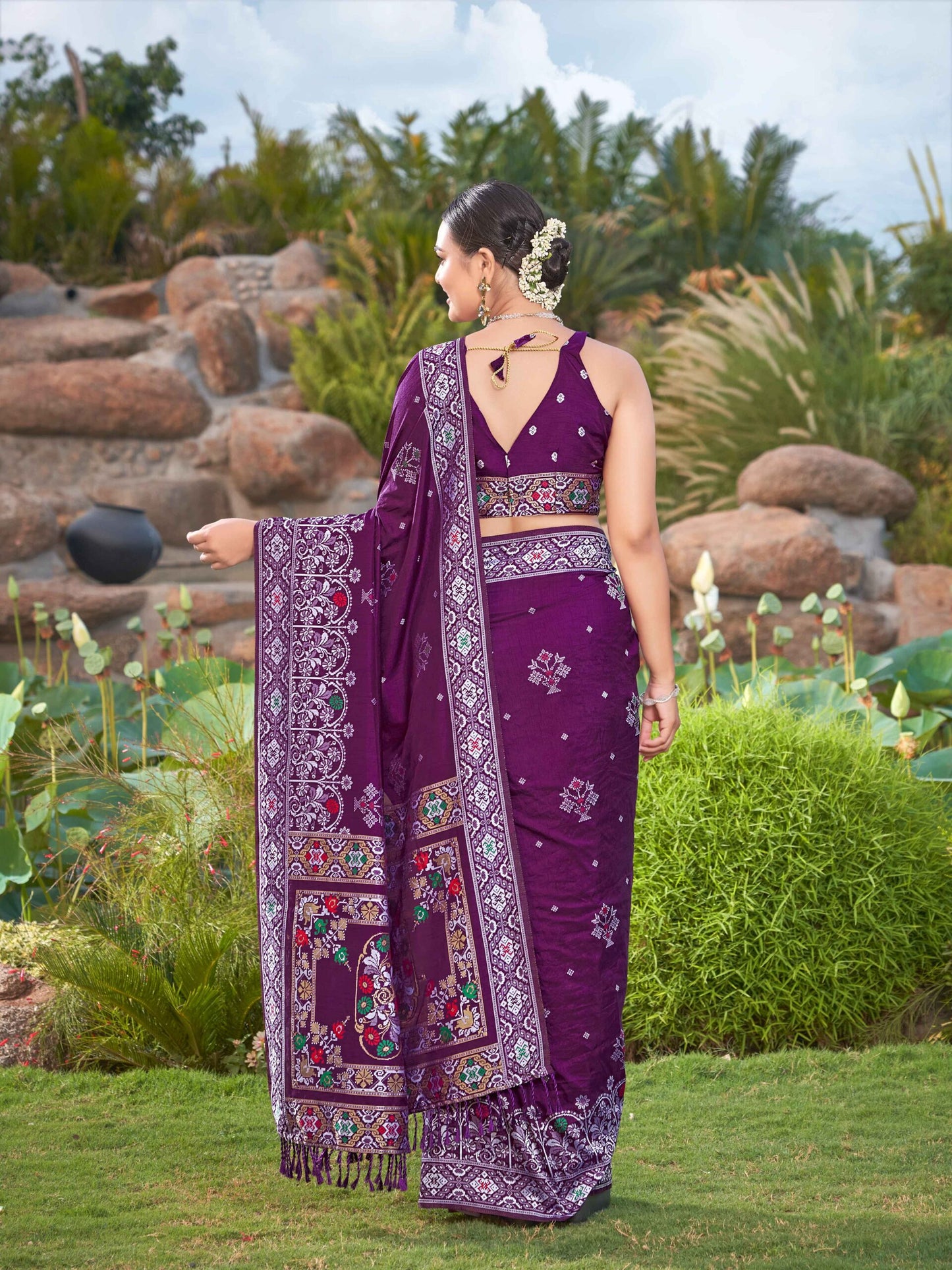 ZEEKHA Woven Jequard Nylon Dola Silk  Saree (Wine) - ZSEIELK01