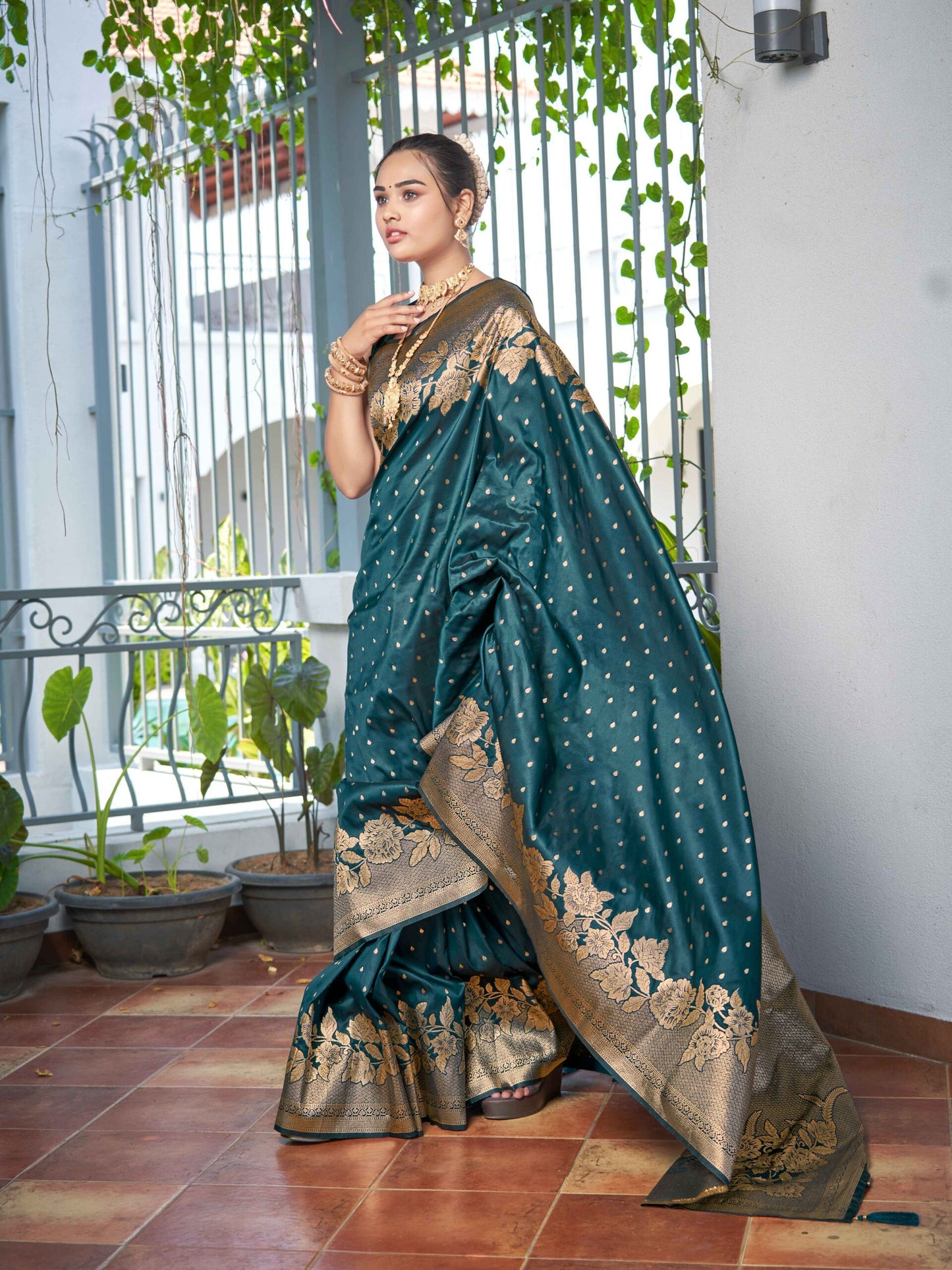 ZEEKHA Woven Banarasi Jequard Silk  Saree (RAMA-GREEN)-ZSEIELK01