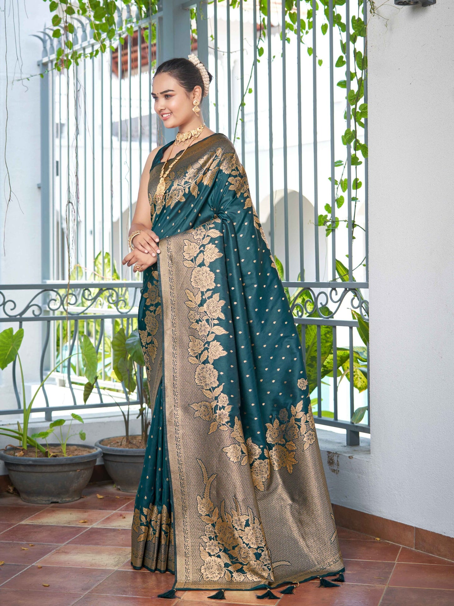 ZEEKHA Woven Banarasi Jequard Silk  Saree (RAMA-GREEN)-ZSEIELK01