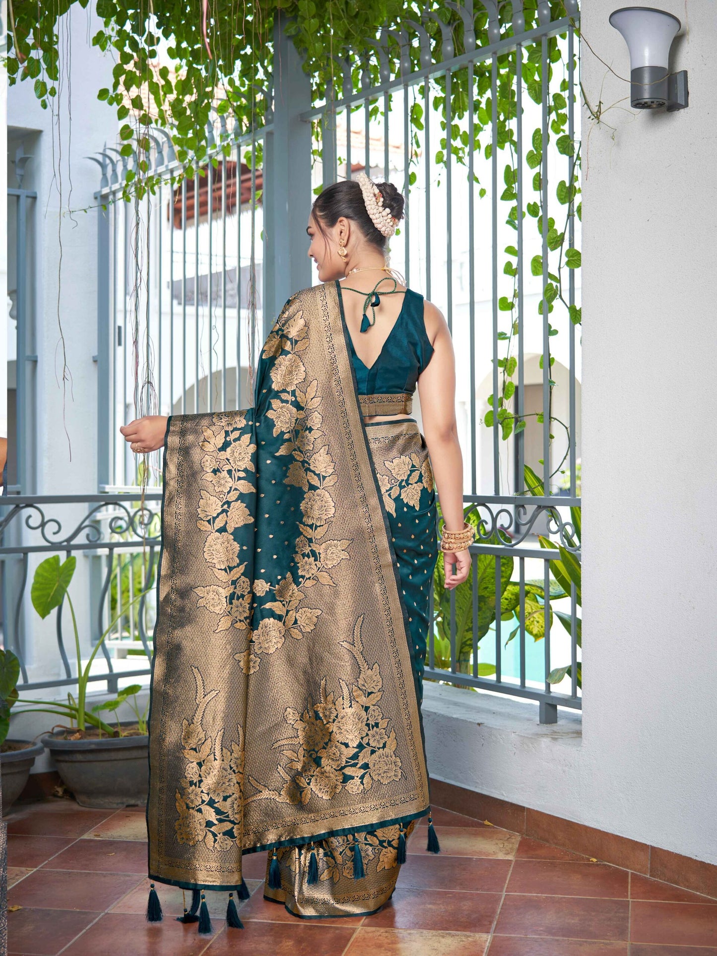 ZEEKHA Woven Banarasi Jequard Silk  Saree (RAMA-GREEN)-ZSEIELK01