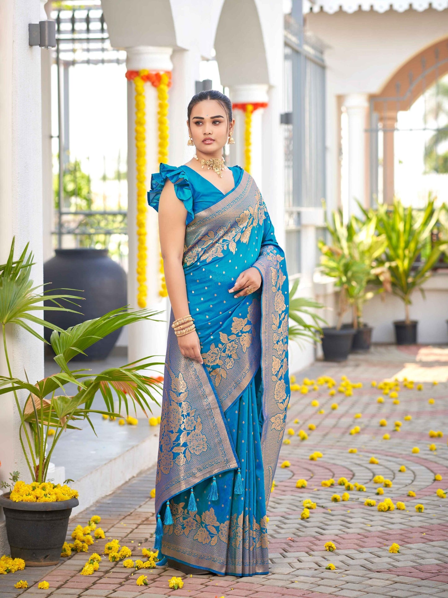 ZEEKHA Woven Banarasi Jequard Silk  Saree (Morpish)-ZSEIELK01