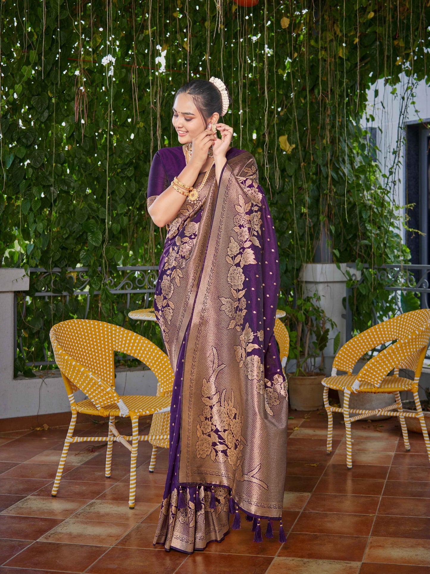 ZEEKHA Woven Banarasi Jequard Silk  Saree (Purple)-ZSEIELK01