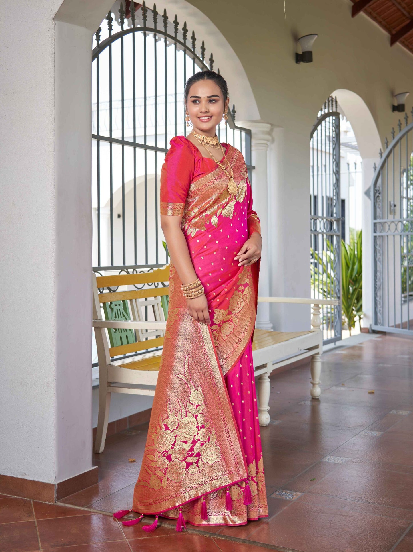 ZEEKHA Woven Banarasi Jequard Silk  Saree (Pink)-ZSEIELK01