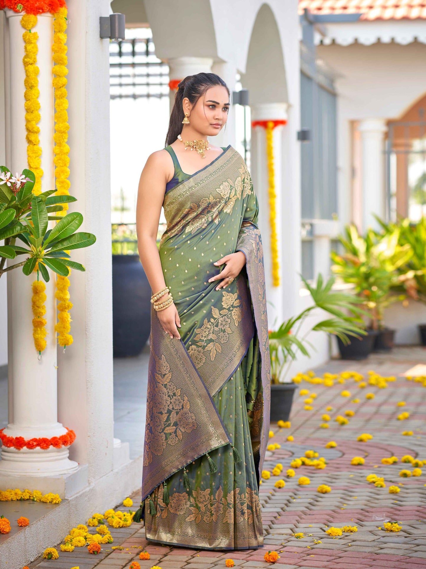 ZEEKHA Woven Banarasi Jequard Silk  Saree (Mahendi)-ZSEIELK01