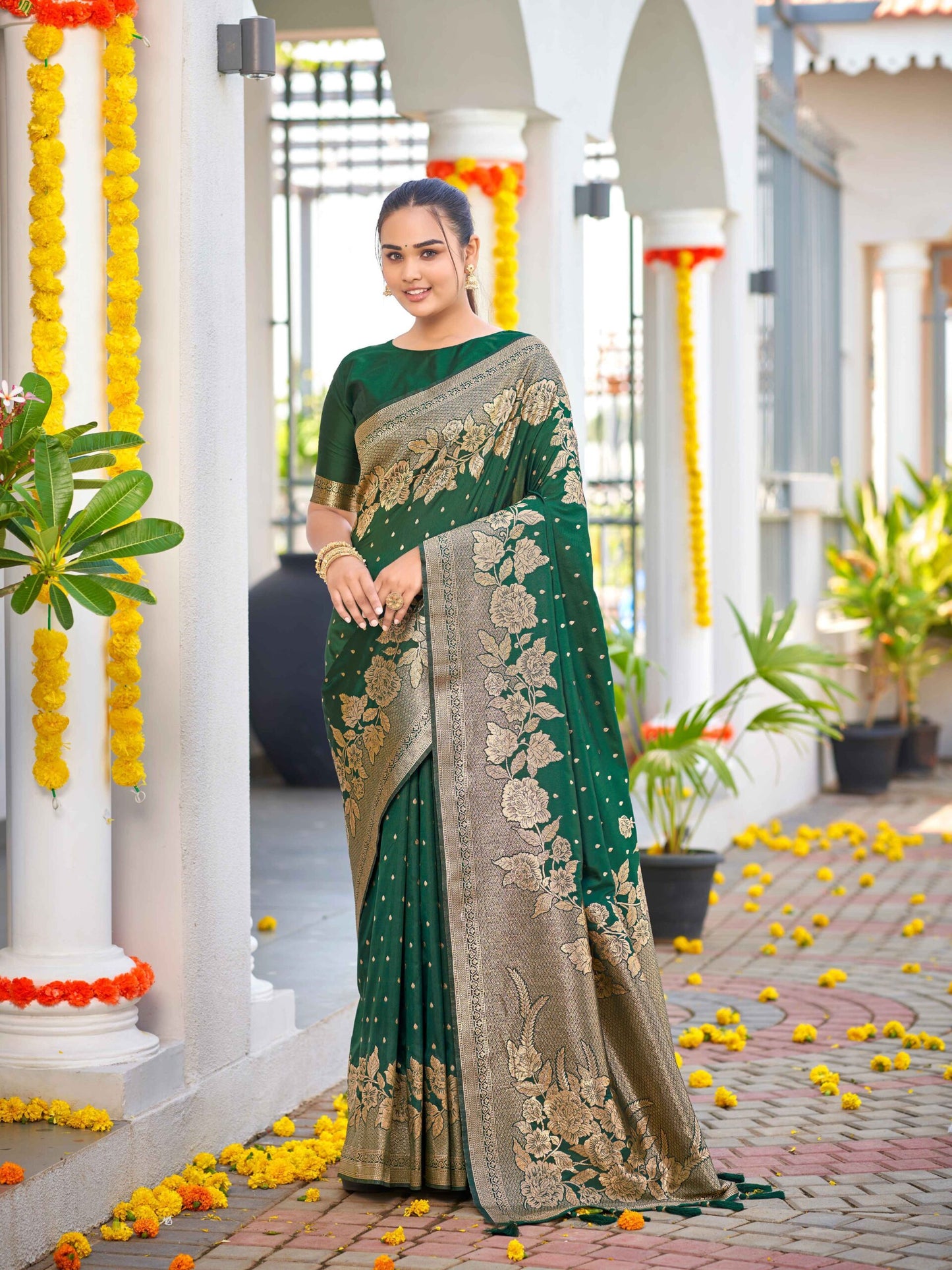 ZEEKHA Woven Banarasi Jequard Silk  Saree (Green)-ZSEIELK01