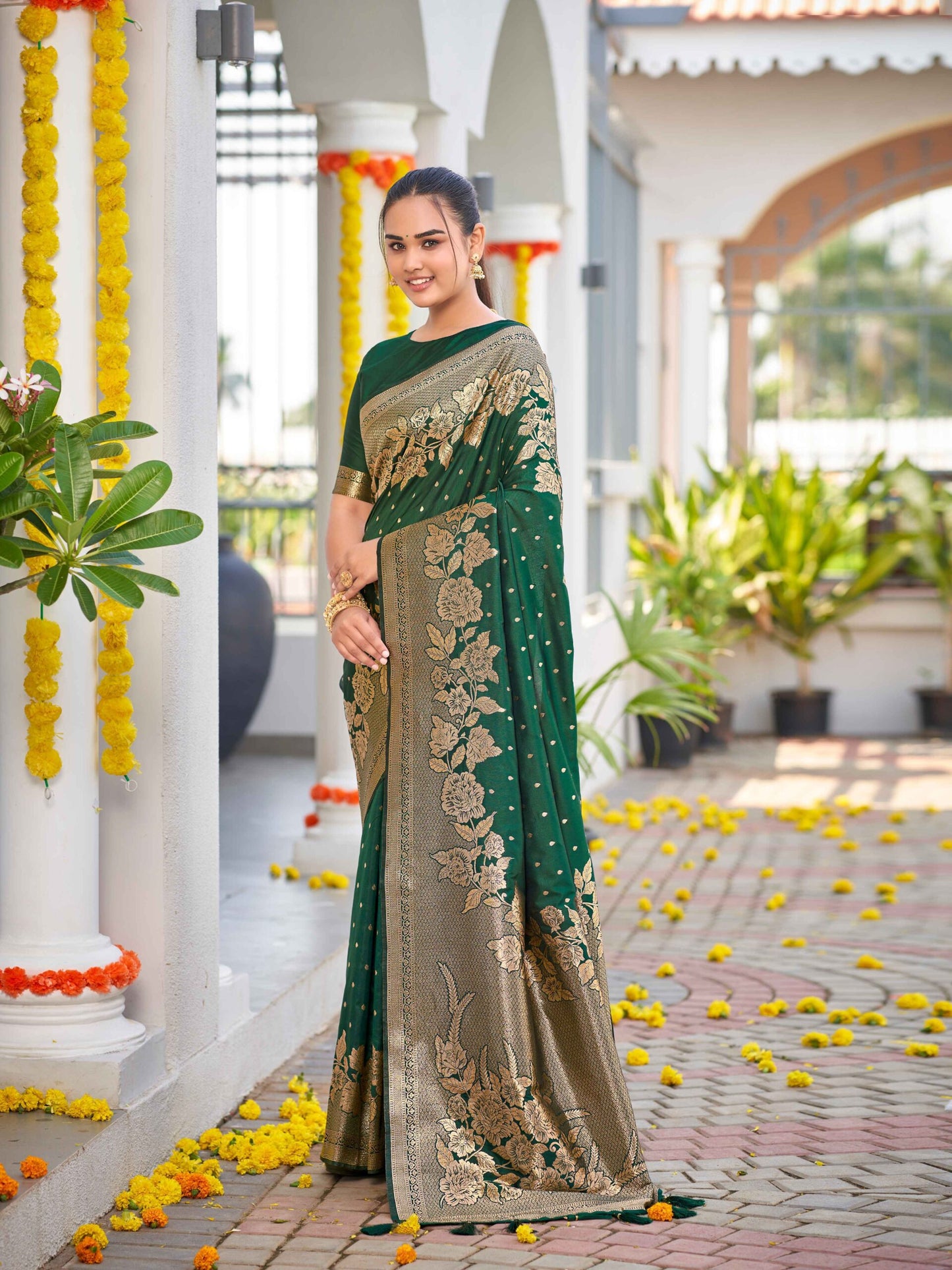 ZEEKHA Woven Banarasi Jequard Silk  Saree (Green)-ZSEIELK01