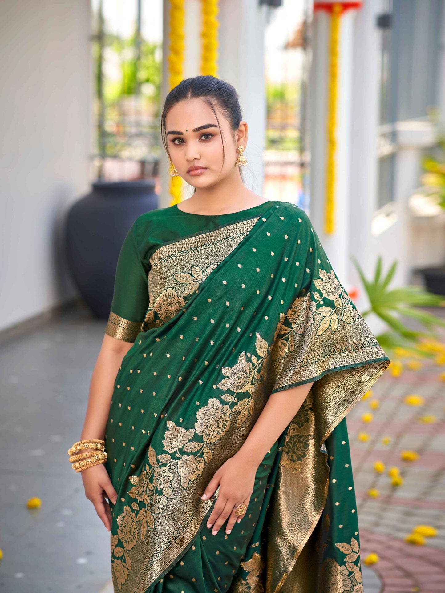 ZEEKHA Woven Banarasi Jequard Silk  Saree (Green)-ZSEIELK01