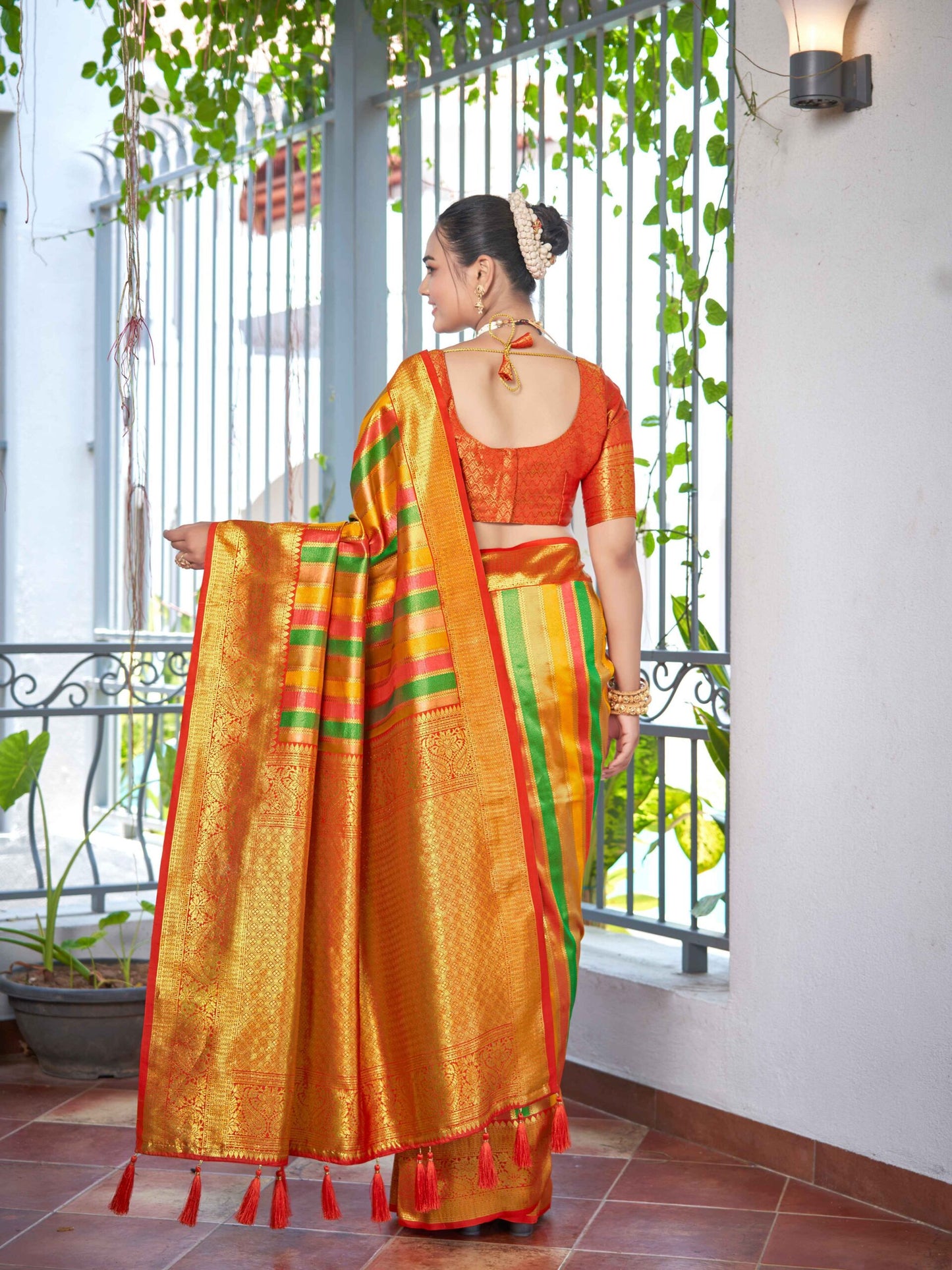 ZEEKHA Woven Banarasi Jequard Silk Dual Color Laheriya  Saree (Orange)-ZSEIELK01