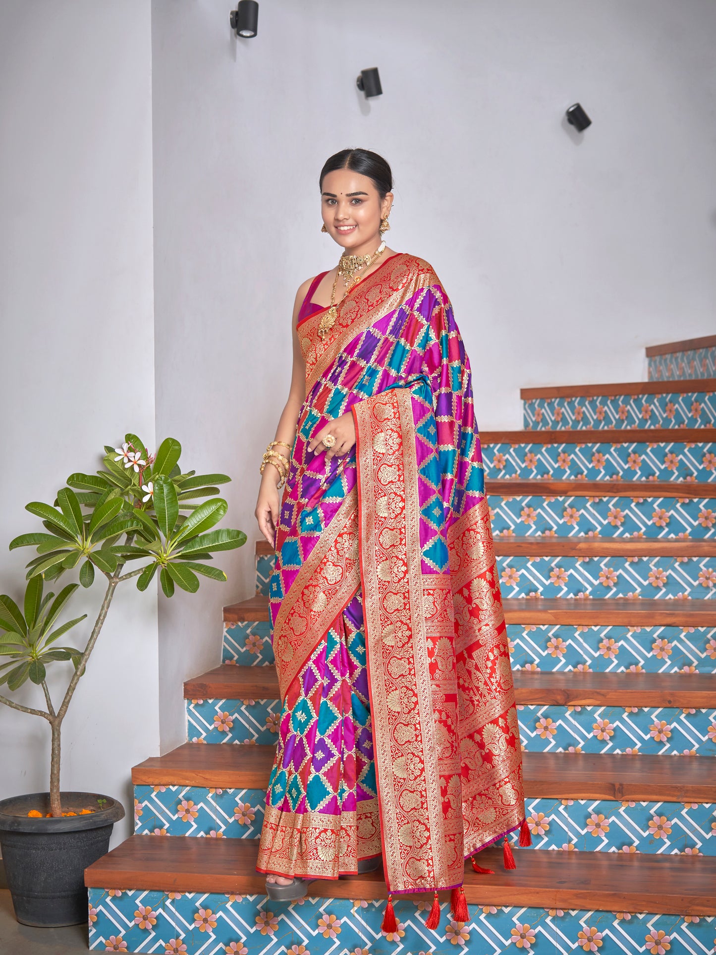 ZEEKHA luxurious  Rangkat Pure Banarasi Silk Real Zari Handloom Saree (Wine)