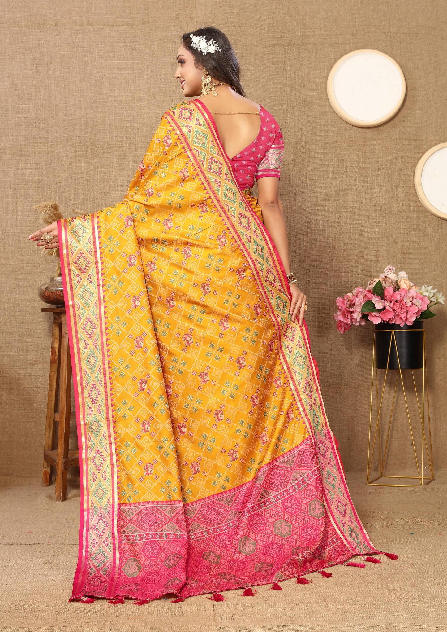 luxurious designer Women's Soft  Patola  silk saree with Meenakari  zari weawing motifs  and Rich Zari weawing silk saree