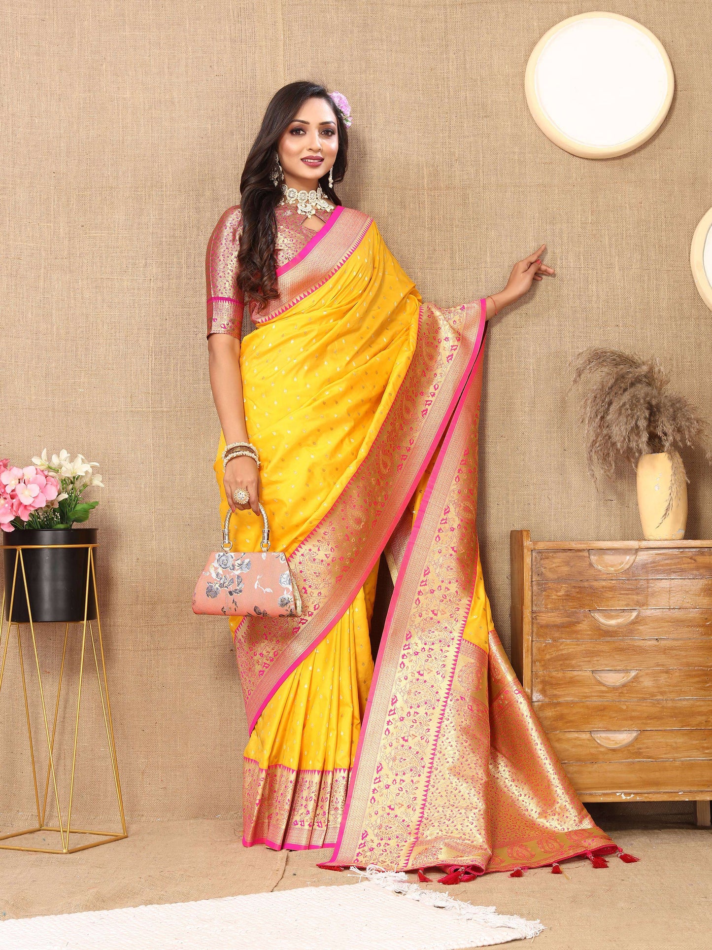 luxurious designer Women's Soft  silk saree with zari weawing design  and  Rich Zari weawing silk saree