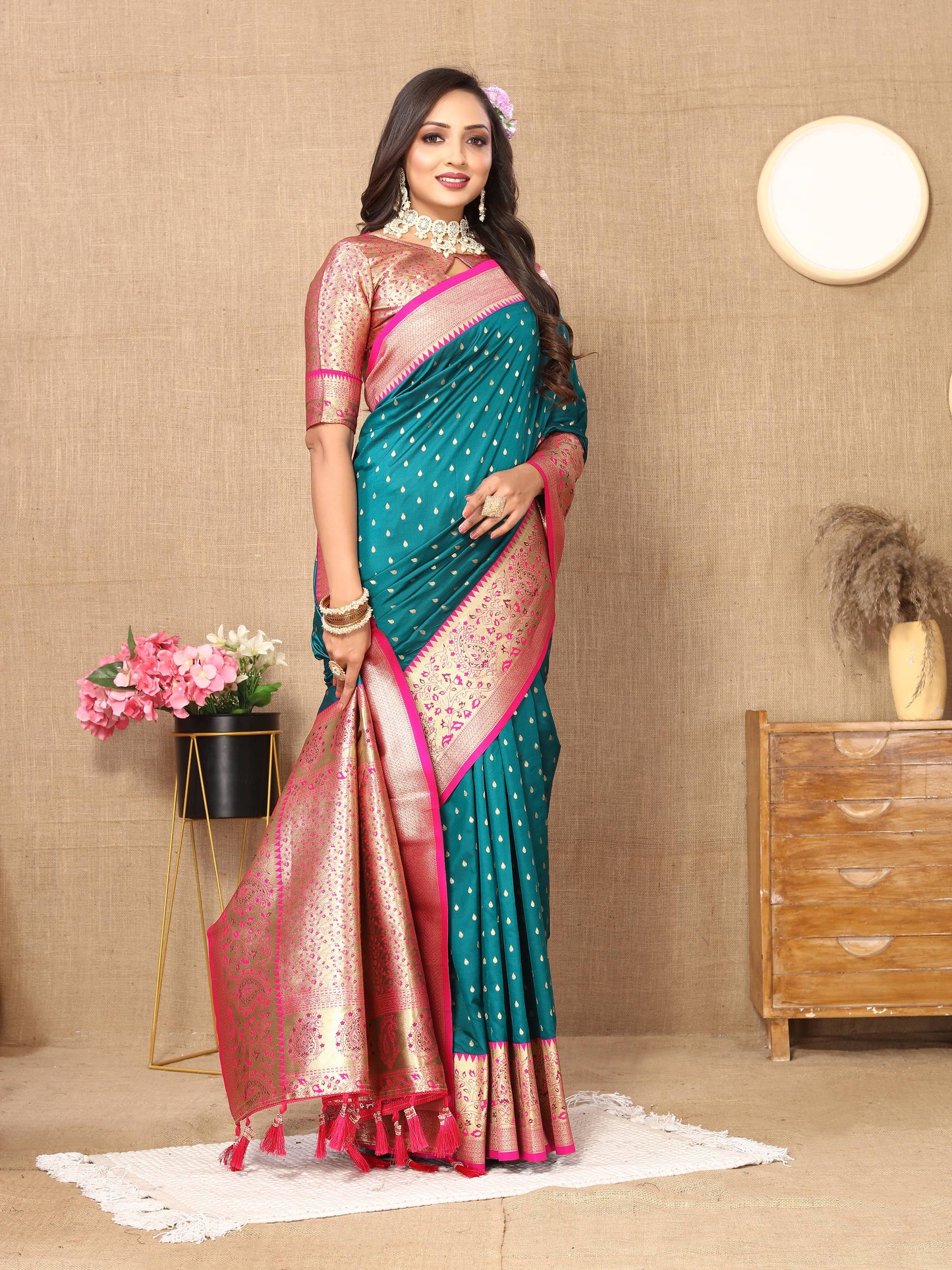 luxurious designer Women's Soft  silk saree with zari weawing design  and  Rich Zari weawing silk saree