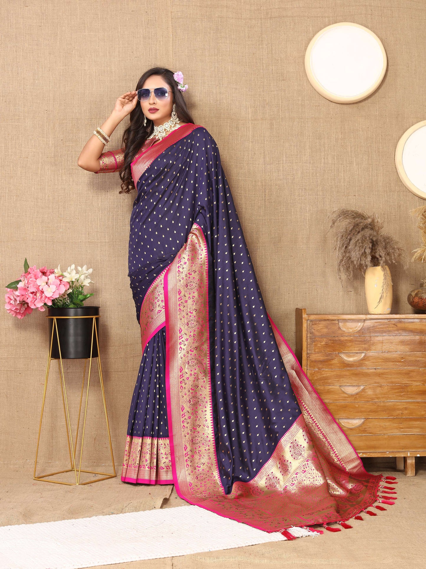 luxurious designer Women's Soft  silk saree with zari weawing design  and  Rich Zari weawing silk saree