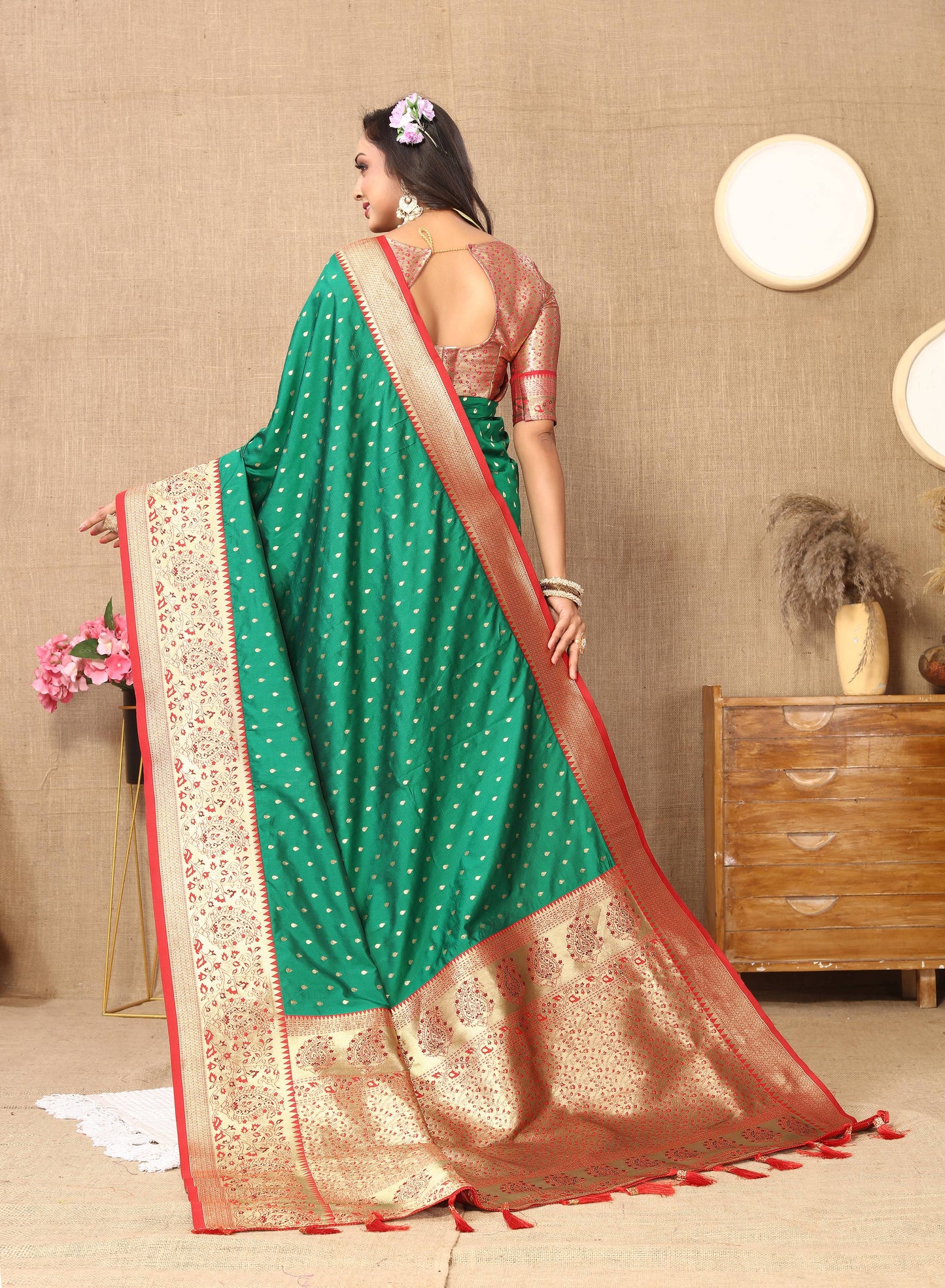 luxurious designer Women's Soft  silk saree with zari weawing design  and  Rich Zari weawing silk saree