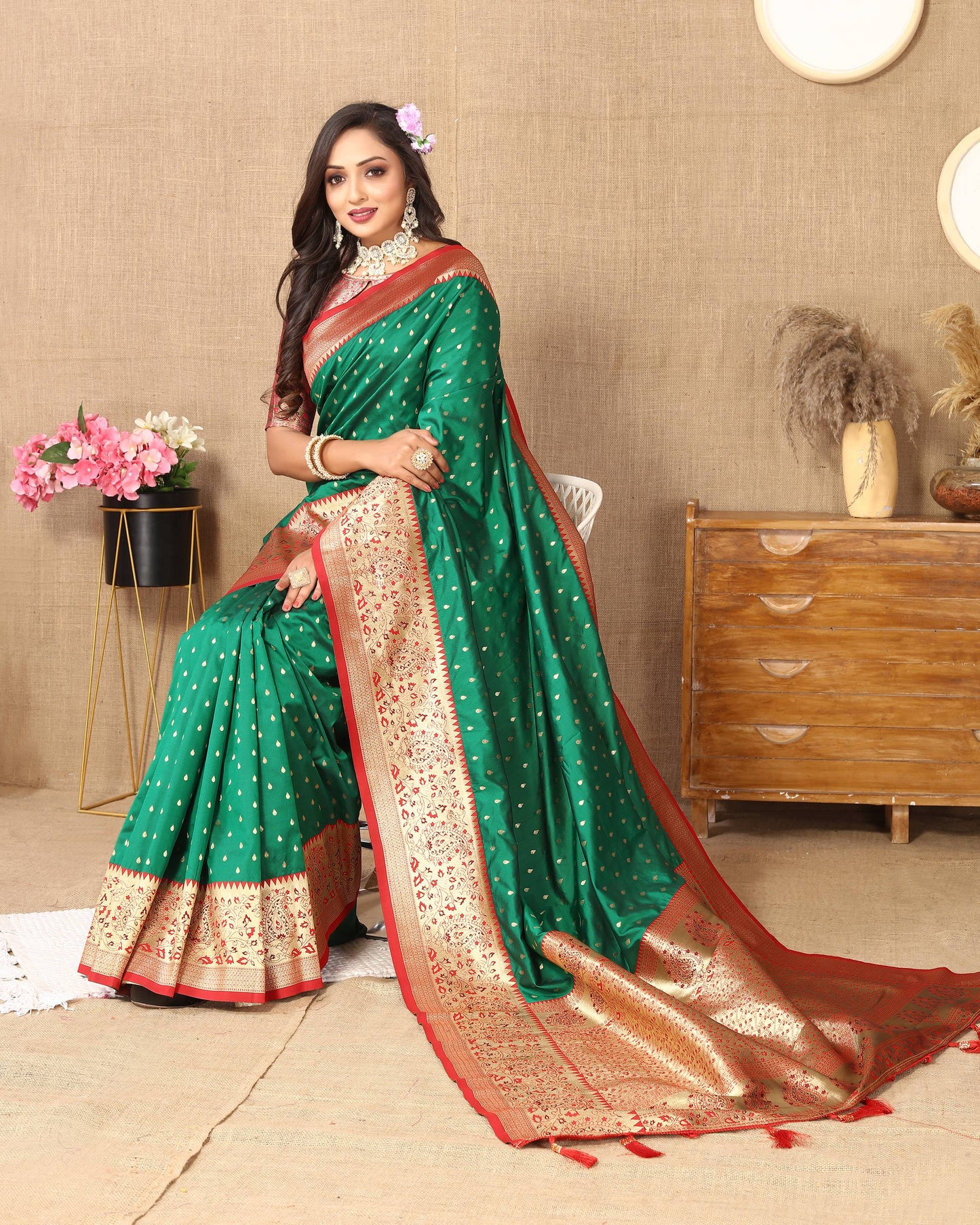 luxurious designer Women's Soft  silk saree with zari weawing design  and  Rich Zari weawing silk saree